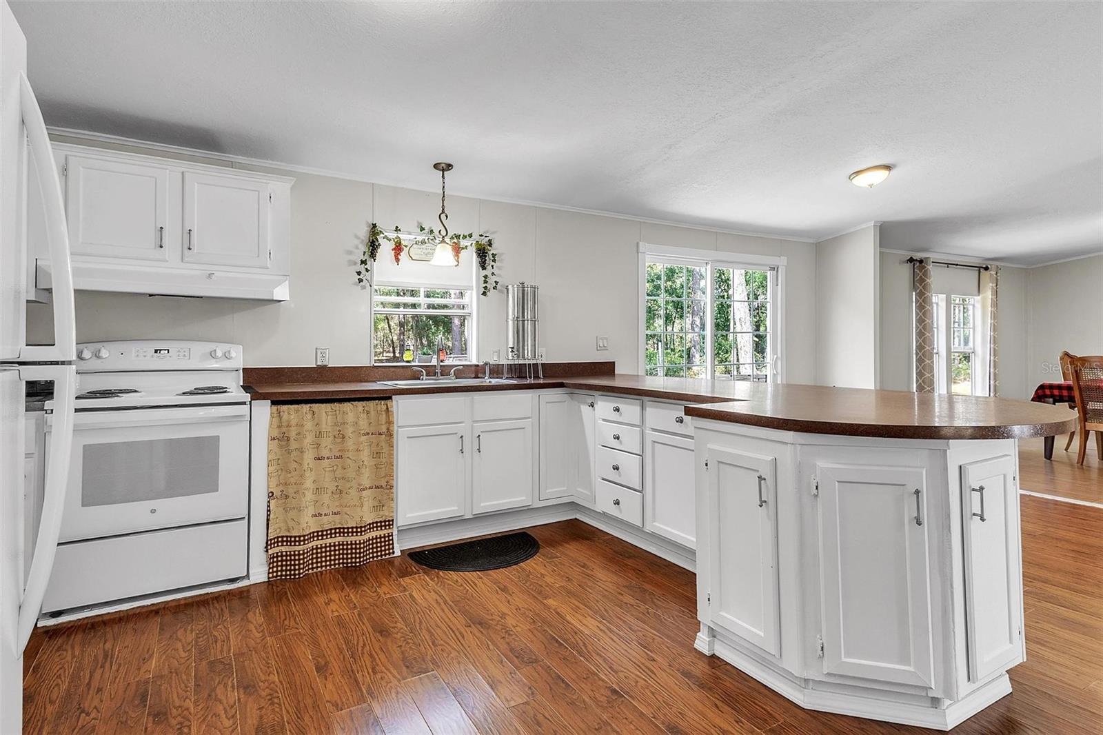 MIRROR LAKE BEACHES - Residential