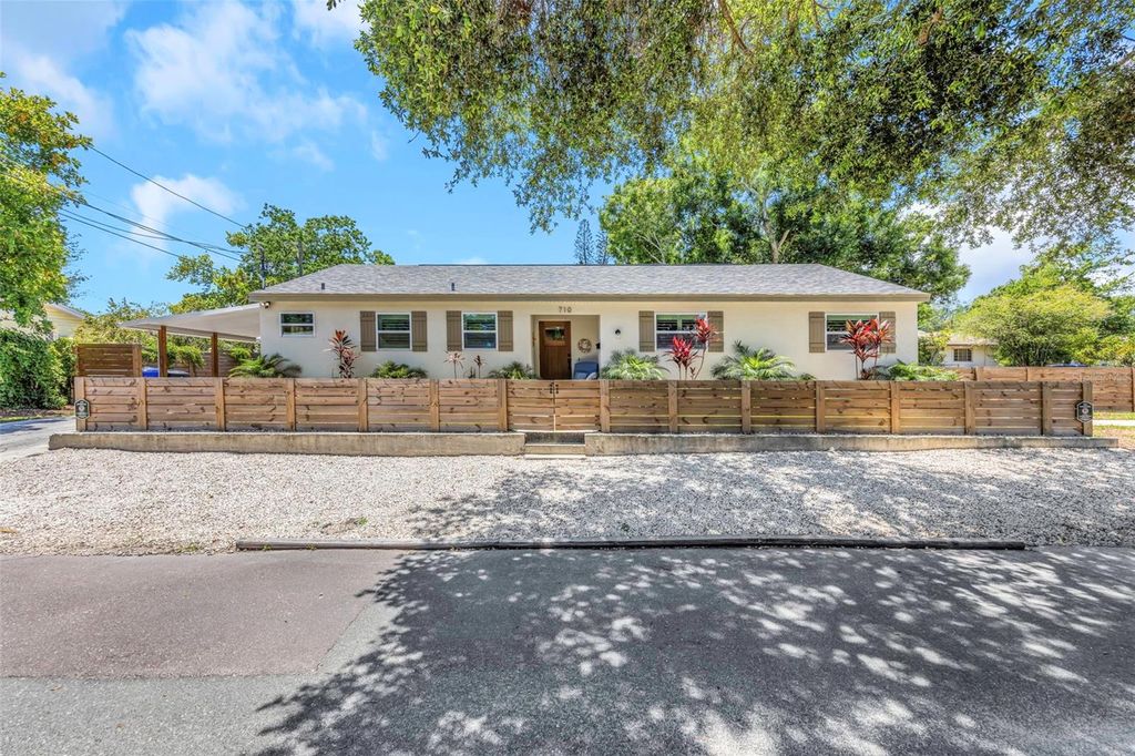 Photo of 710 31st Avenue N, St Petersburg, FL 33704 (MLS # TB8512406)