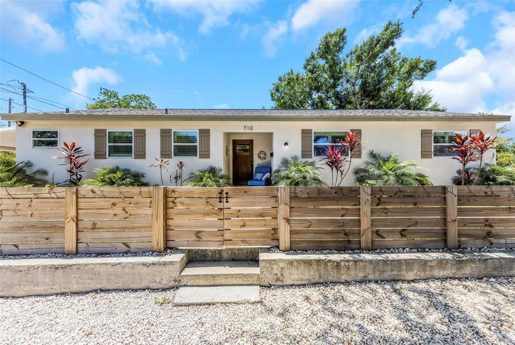 Photo of 710 31st Avenue N, St Petersburg, FL 33704 (MLS # TB8512406)