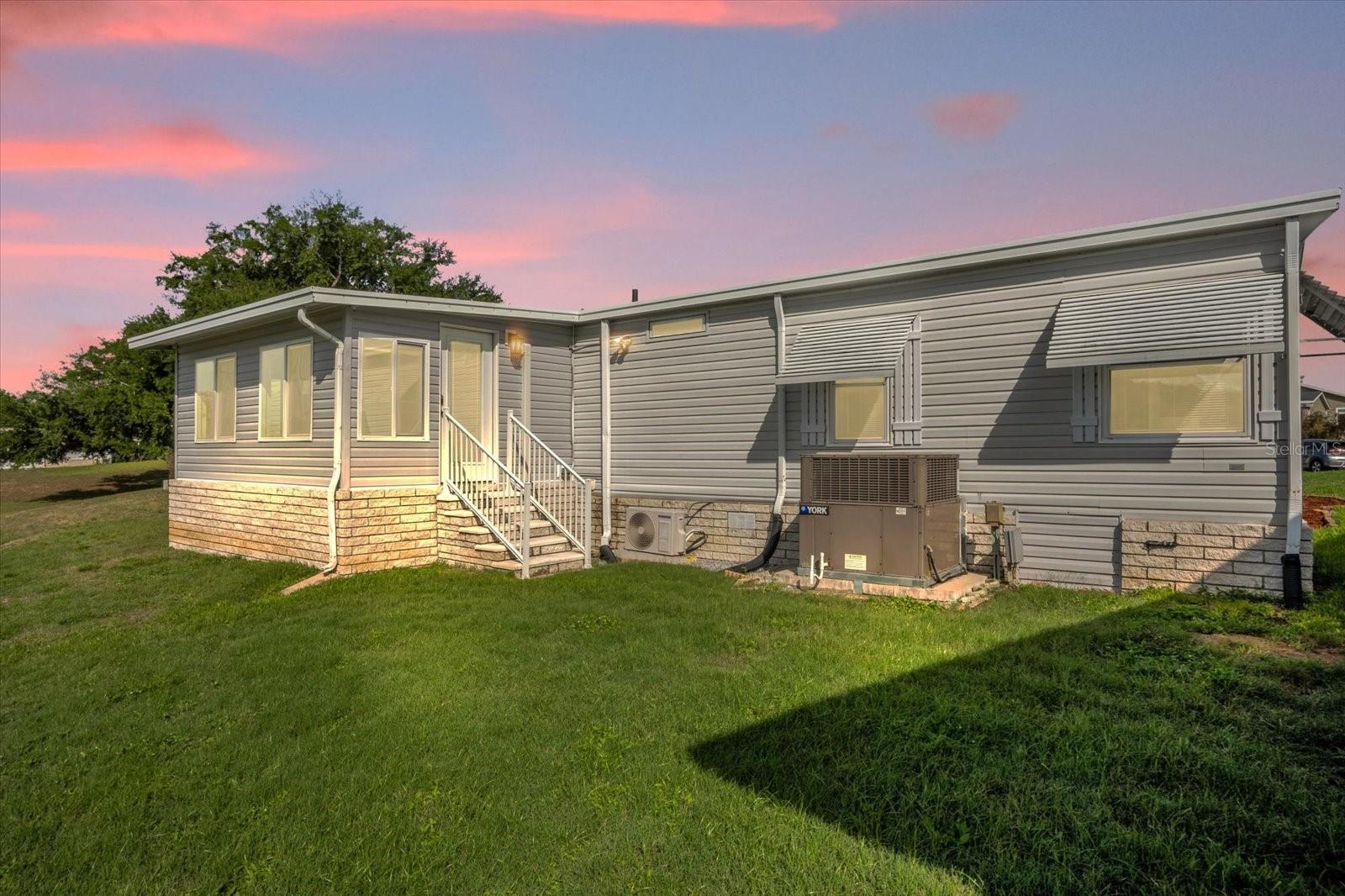 4114 MYRTLE OAK COURT 852