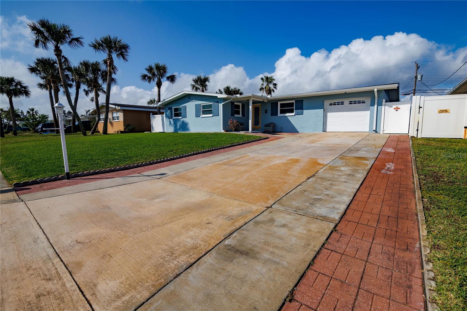 2573 W CORAL WAY