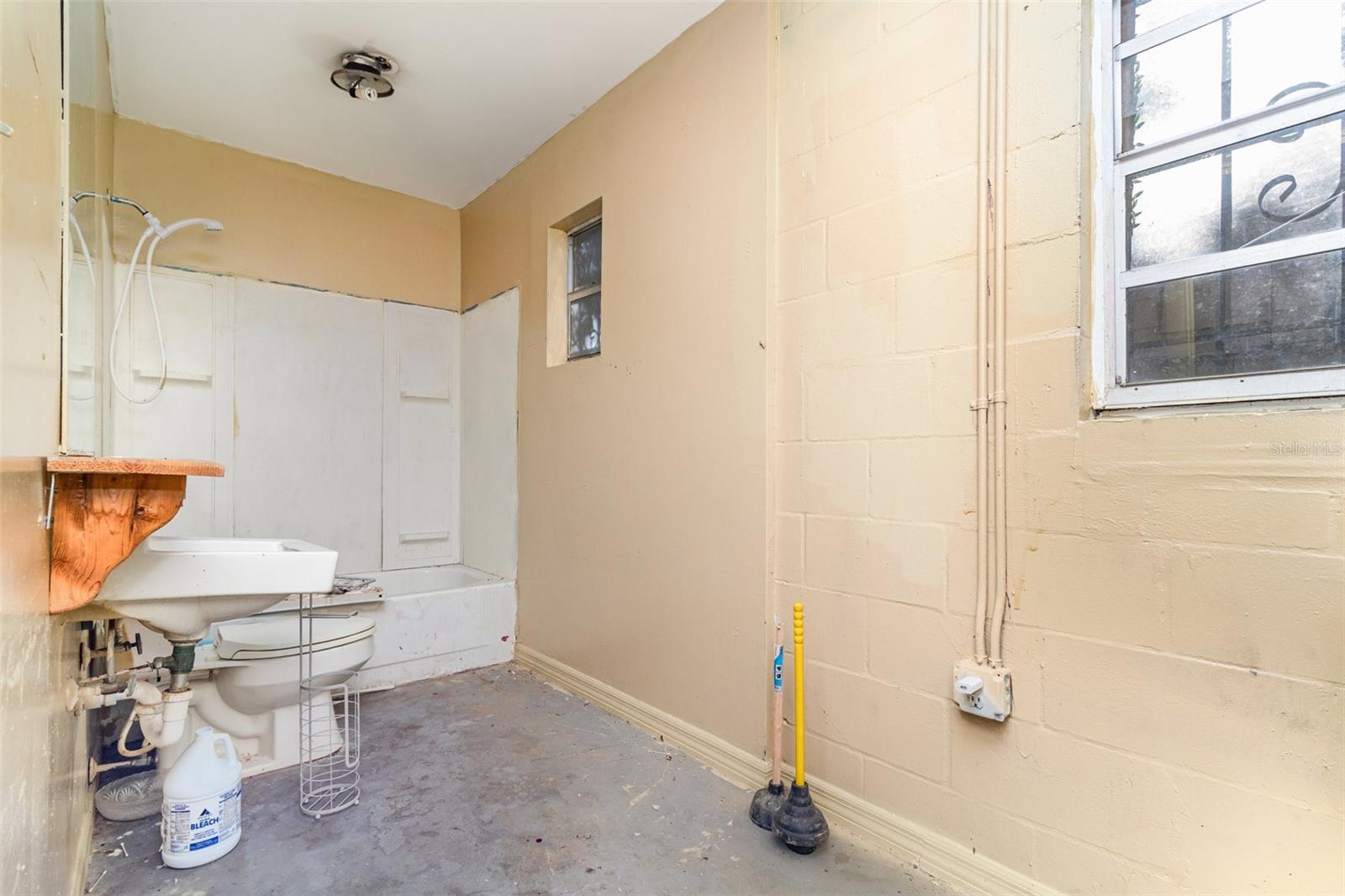 WOODRUFFS SUB FRANK L - Commercial Sale