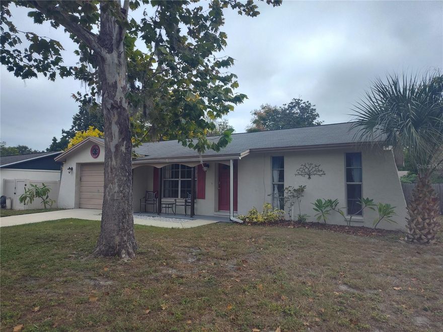 MOVE IN READY THREE BEDROOM TWO BATH ONE CAR GARGE IN PRIME TARPON SPRINGS LOCATION.  JUST THREE MILES TO FRED HOWARD BEACH.  LOVELY FRONT PORCH.  TILED THROUGHOUT EXCEPT FOR 1 BEDROOM HAS CARPET. TWO OF THE BEDROOMS HAVE ENSUITE BATHROOMS.  THE FAMILY ROOM COULD BE USED FOR A FORMAL DINING ROOM IF DESIRED.   EAT-IN AREA IS JUST OFF KITCHEN.   KITCHEN HAS GRANITE COUNTERTOPS & PANTRY.  LARGE INSIDE LAUNDRY ROOM WITH WASHER & DRYER.  CABINETS AND GARAGE DOOR OPENER IN GARAGE.  OUTBACK YOU HAVE A PAVED PATIO WITH TABLE & CHAIRS TO ENJOY THE LOVELY OUTDOORS.