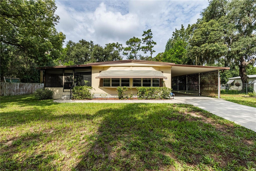 Photo of 35737 Shelley Drive, Leesburg, FL 34788 (MLS # G5115914)
