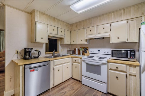 Tiny photo for 35737 Shelley Drive, Leesburg, FL 34788 (MLS # G5115914)