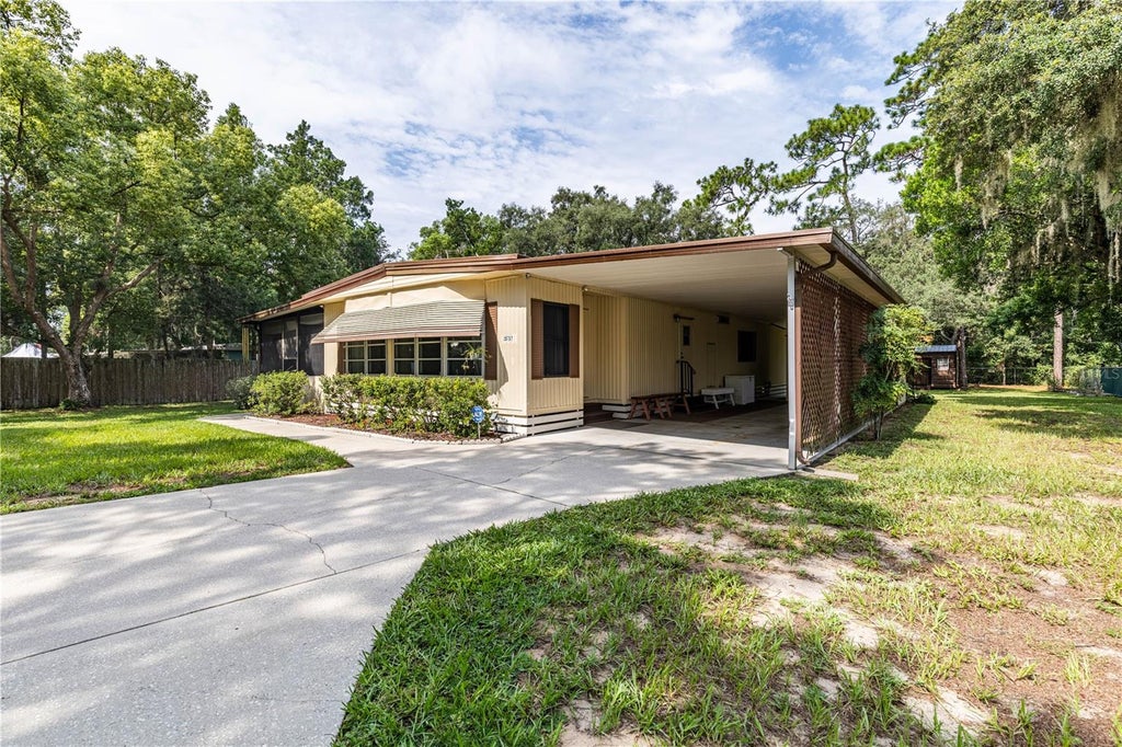 Photo of 35737 Shelley Drive, Leesburg, FL 34788 (MLS # G5115914)