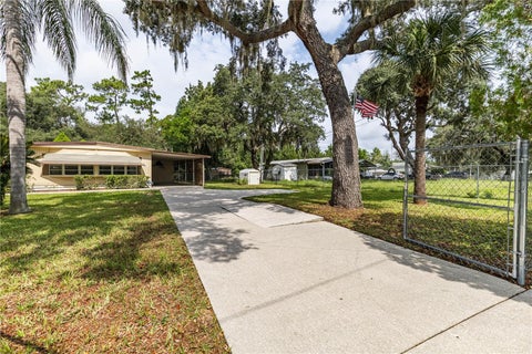 Tiny photo for 35737 Shelley Drive, Leesburg, FL 34788 (MLS # G5115914)