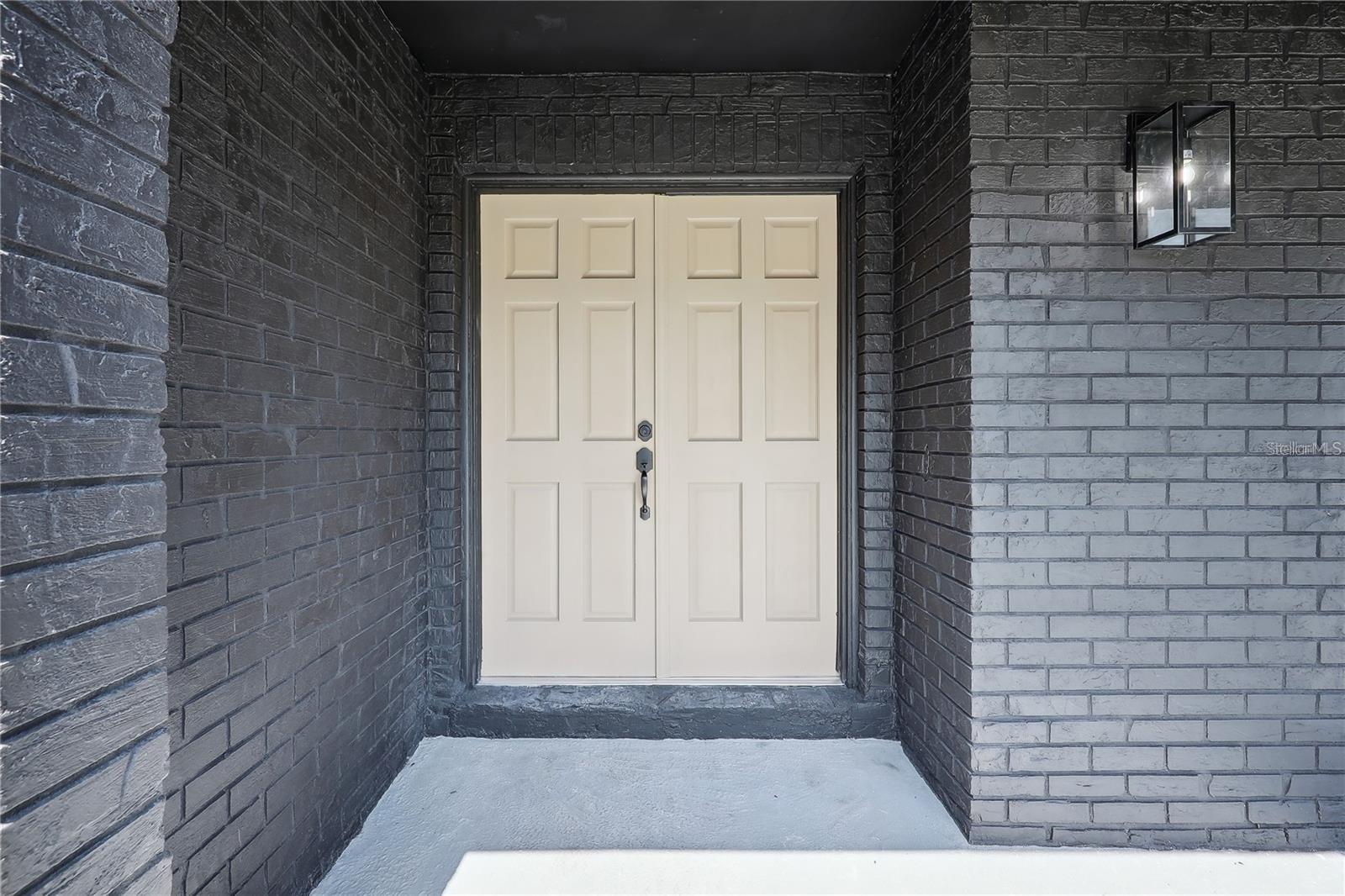 2244 MENOMONEE COURT