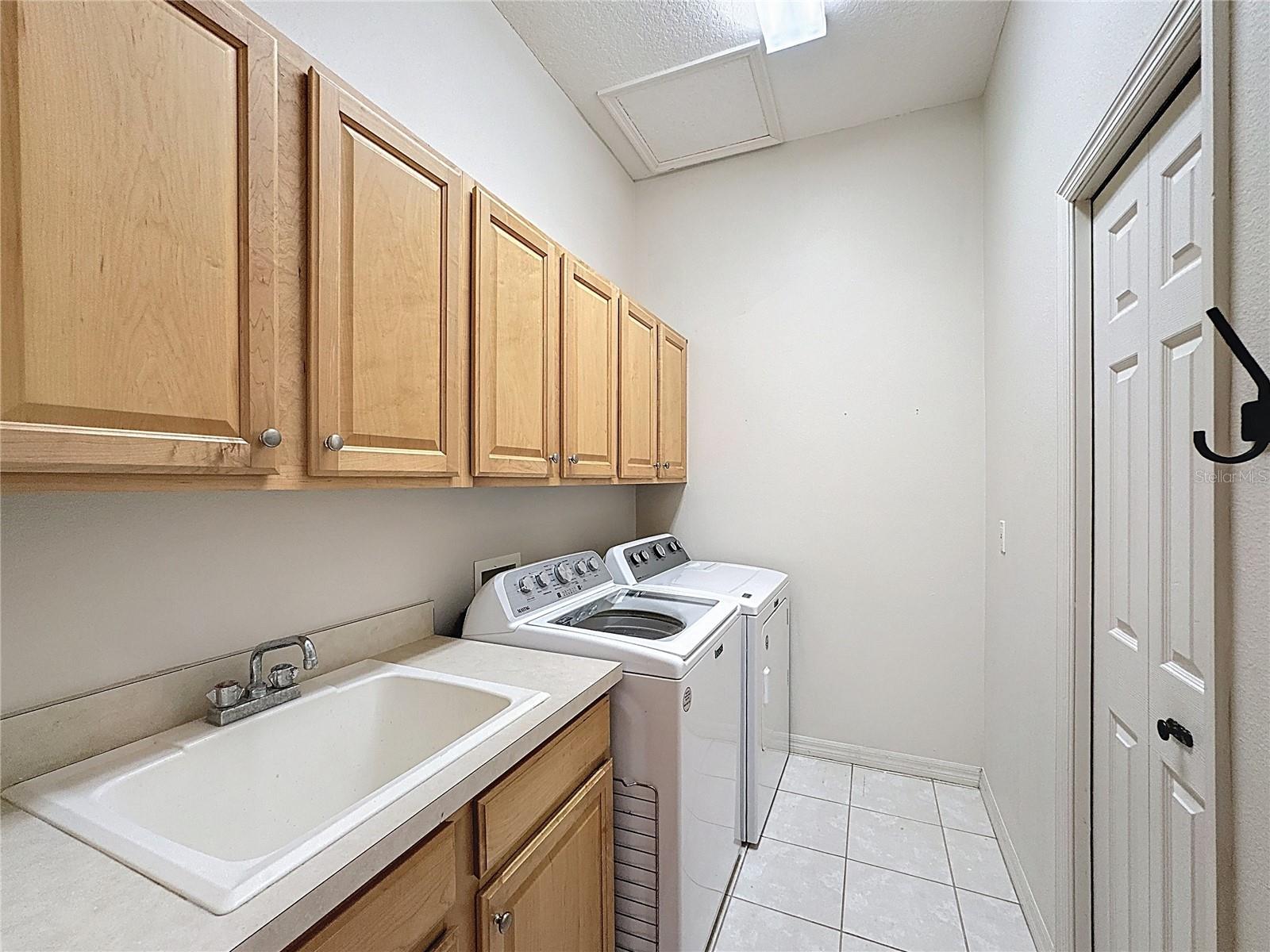 PELICAN POINTE GOLF & COUNTRY CLUB - Residential