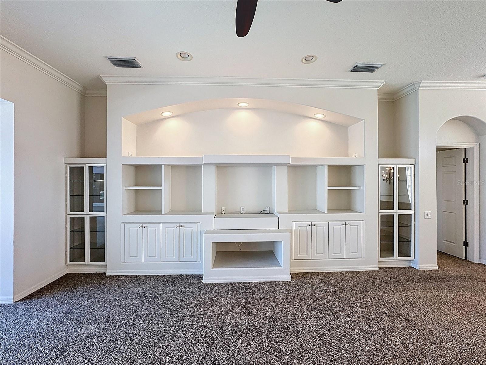 PELICAN POINTE GOLF & COUNTRY CLUB - Residential