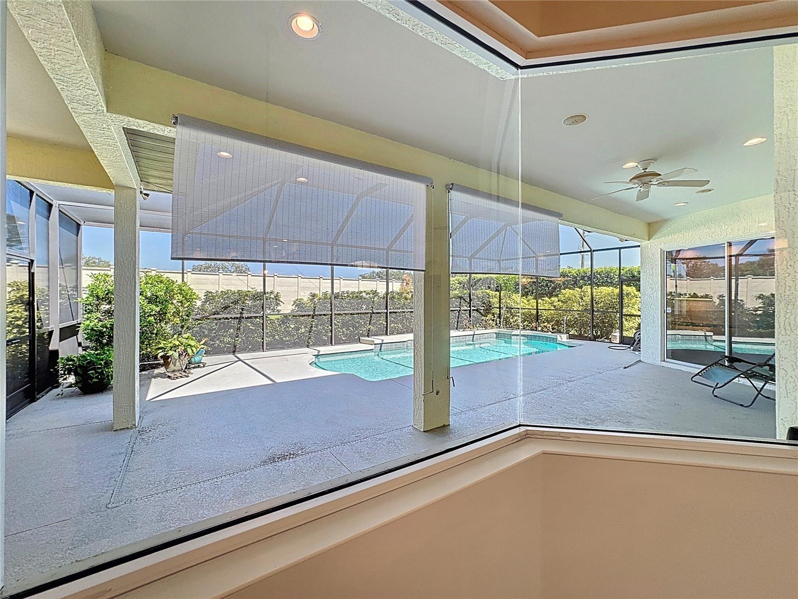 PELICAN POINTE GOLF & COUNTRY CLUB - Residential