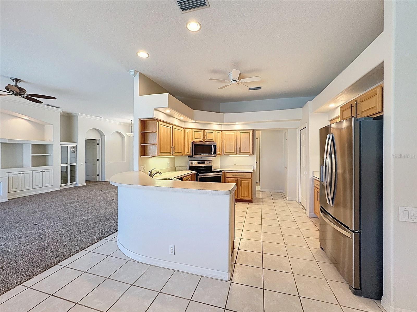PELICAN POINTE GOLF & COUNTRY CLUB - Residential