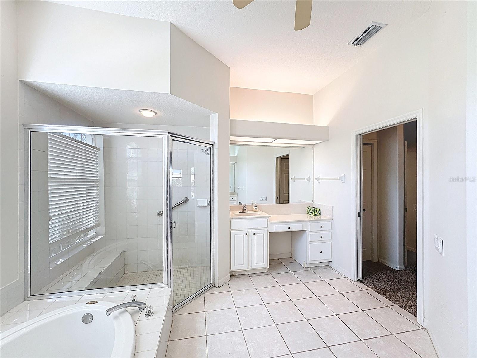 PELICAN POINTE GOLF & COUNTRY CLUB - Residential