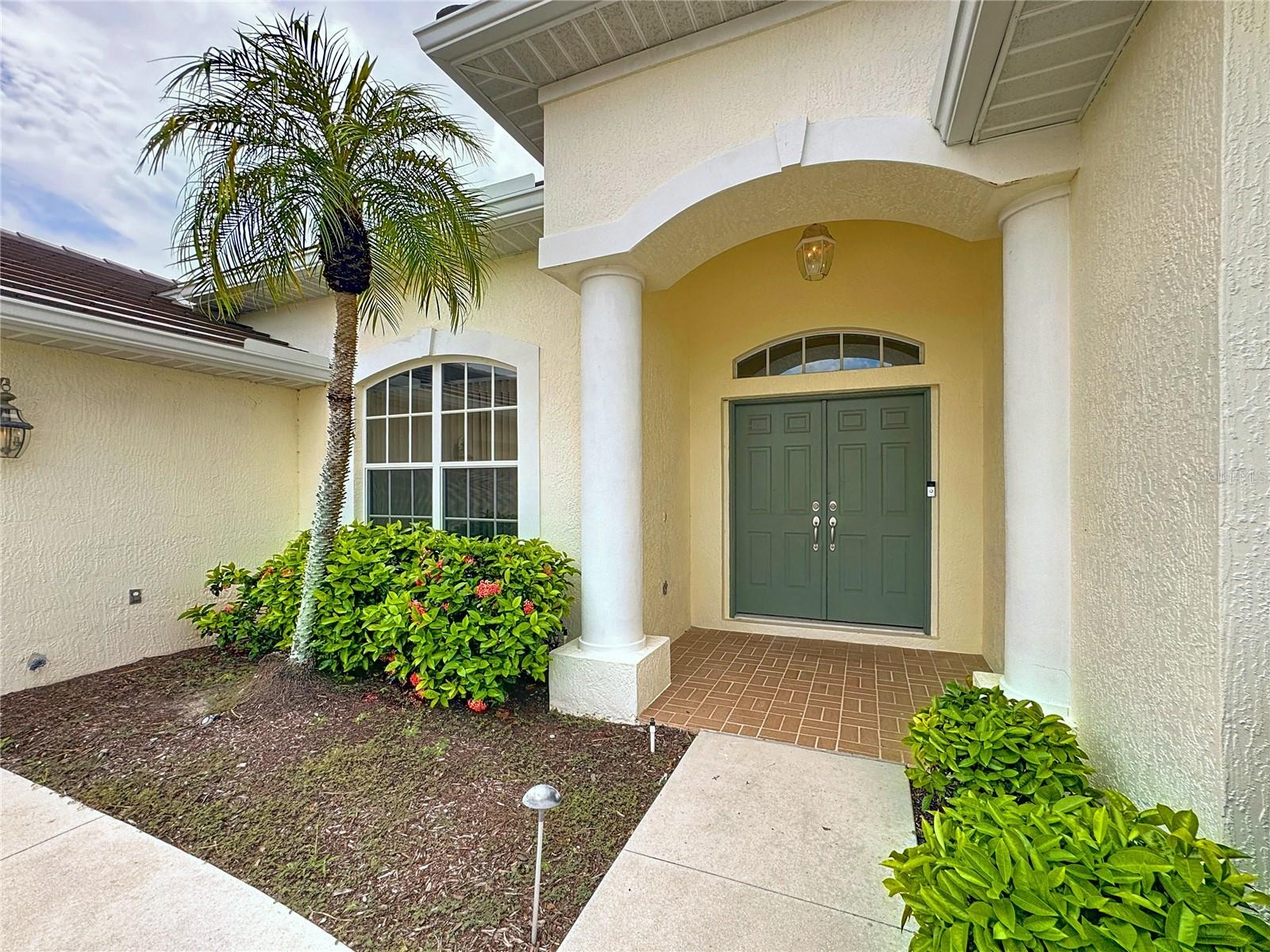 PELICAN POINTE GOLF & COUNTRY CLUB - Residential