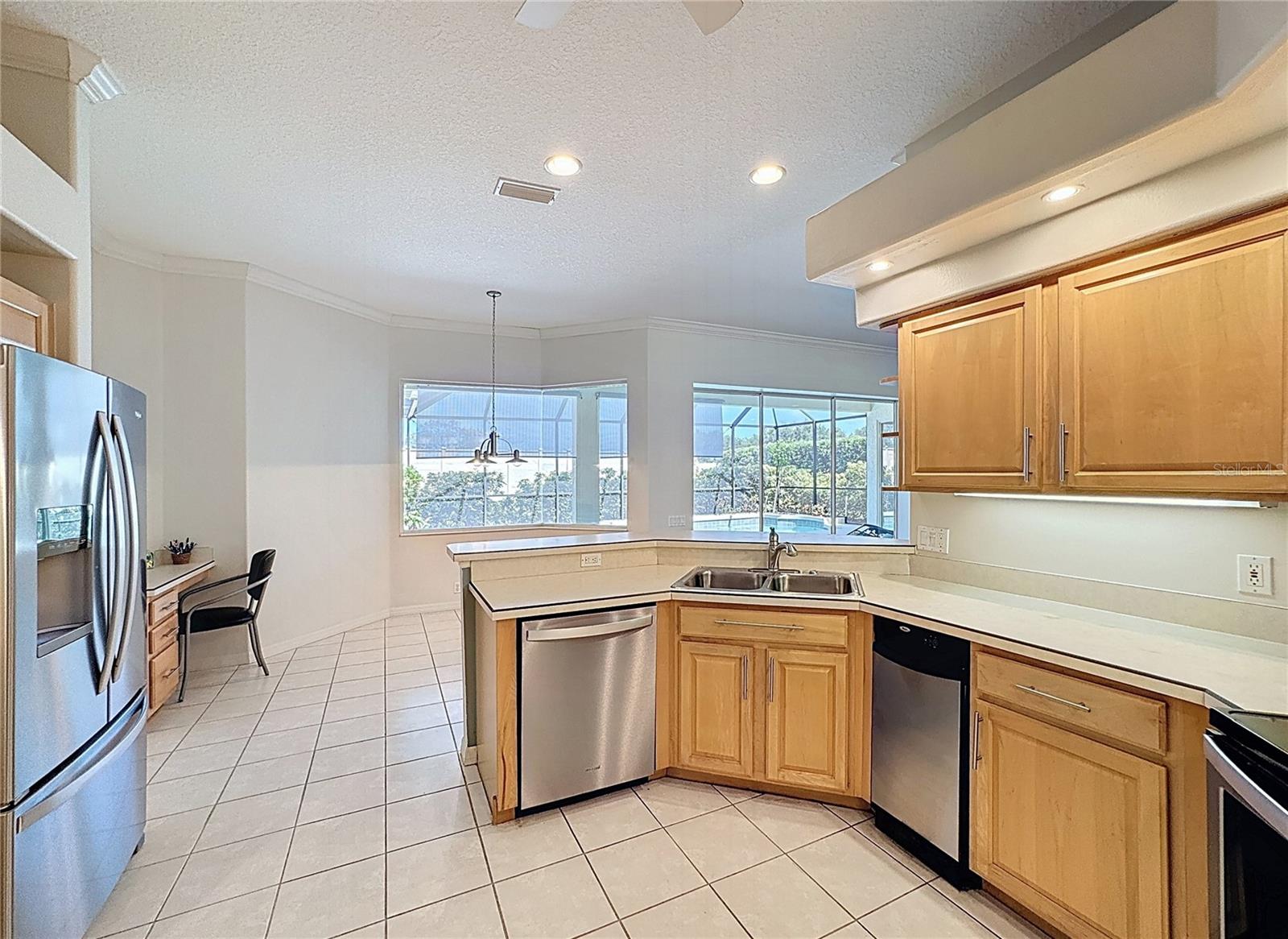 PELICAN POINTE GOLF & COUNTRY CLUB - Residential