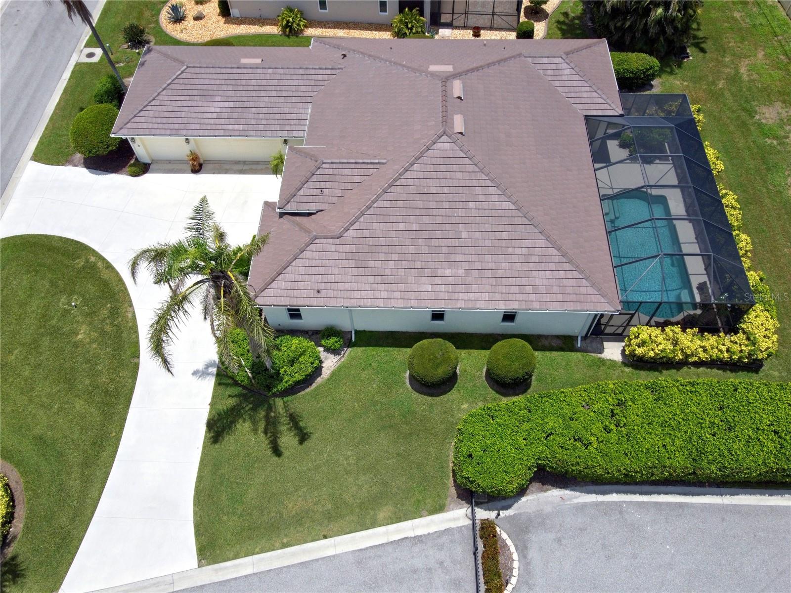 PELICAN POINTE GOLF & COUNTRY CLUB - Residential