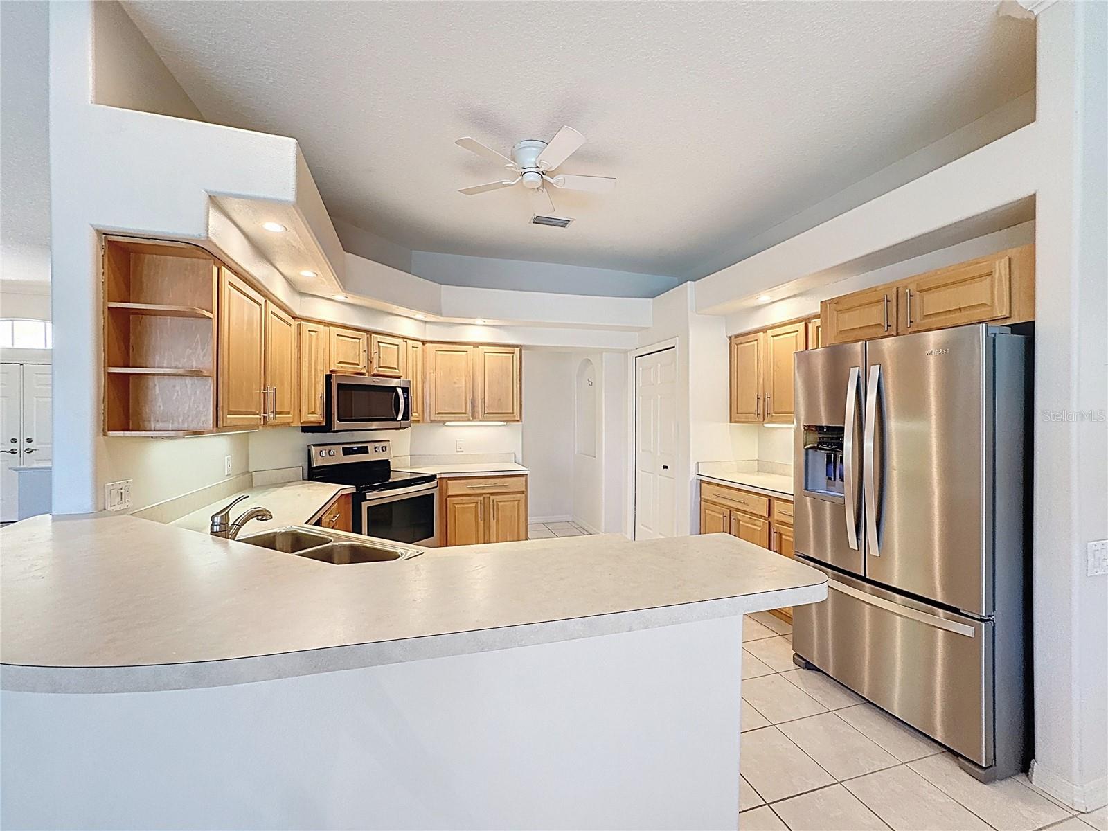 PELICAN POINTE GOLF & COUNTRY CLUB - Residential