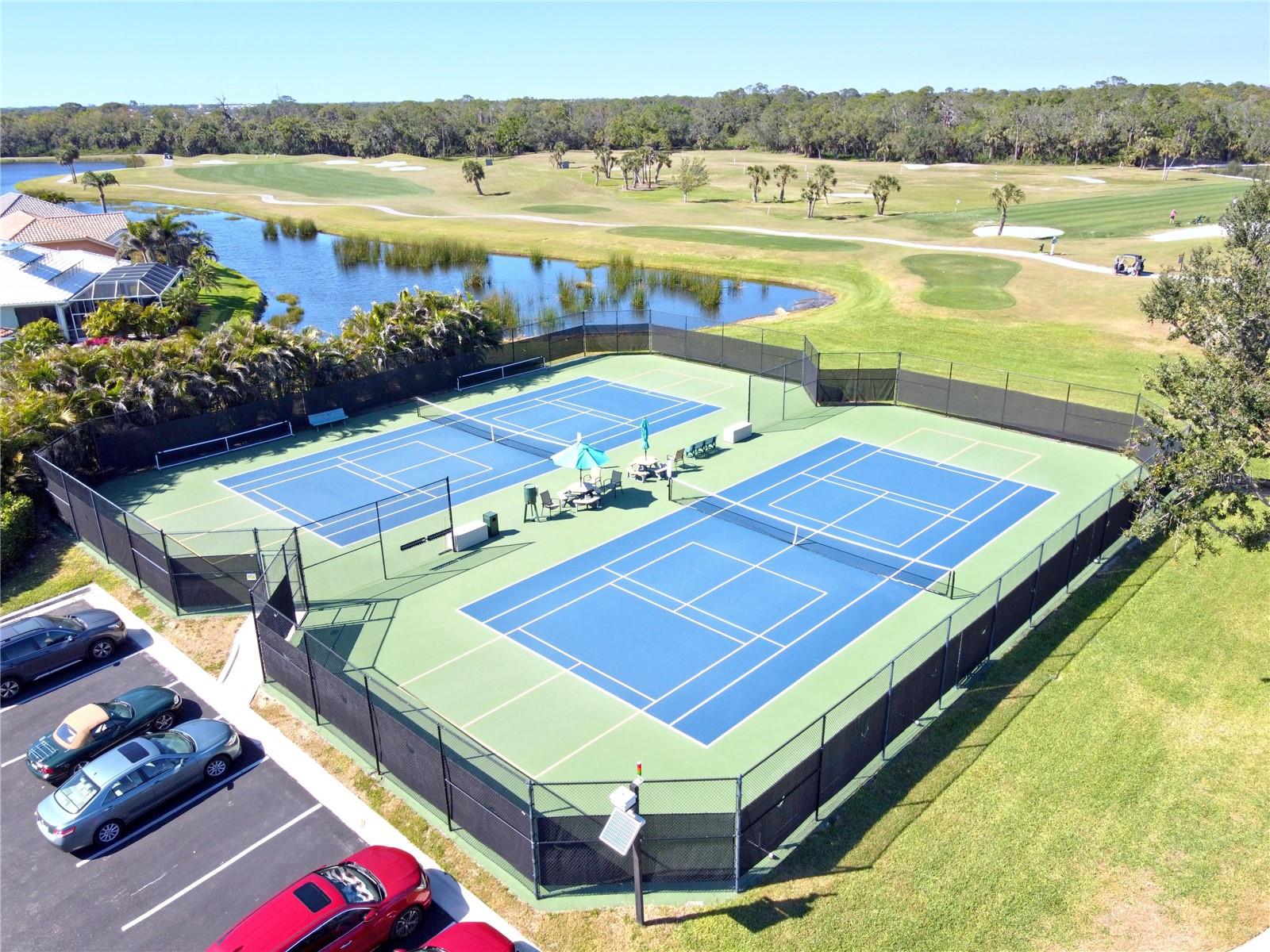 PELICAN POINTE GOLF & COUNTRY CLUB - Residential
