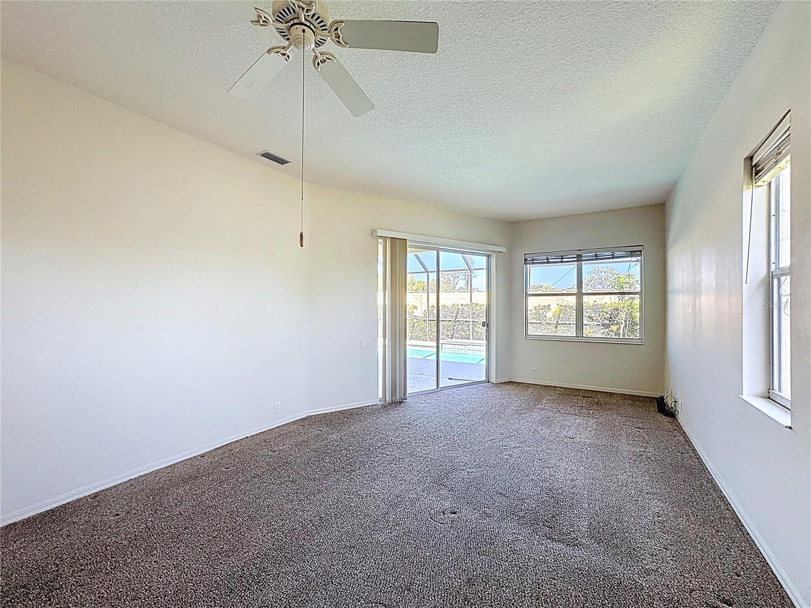 PELICAN POINTE GOLF & COUNTRY CLUB - Residential