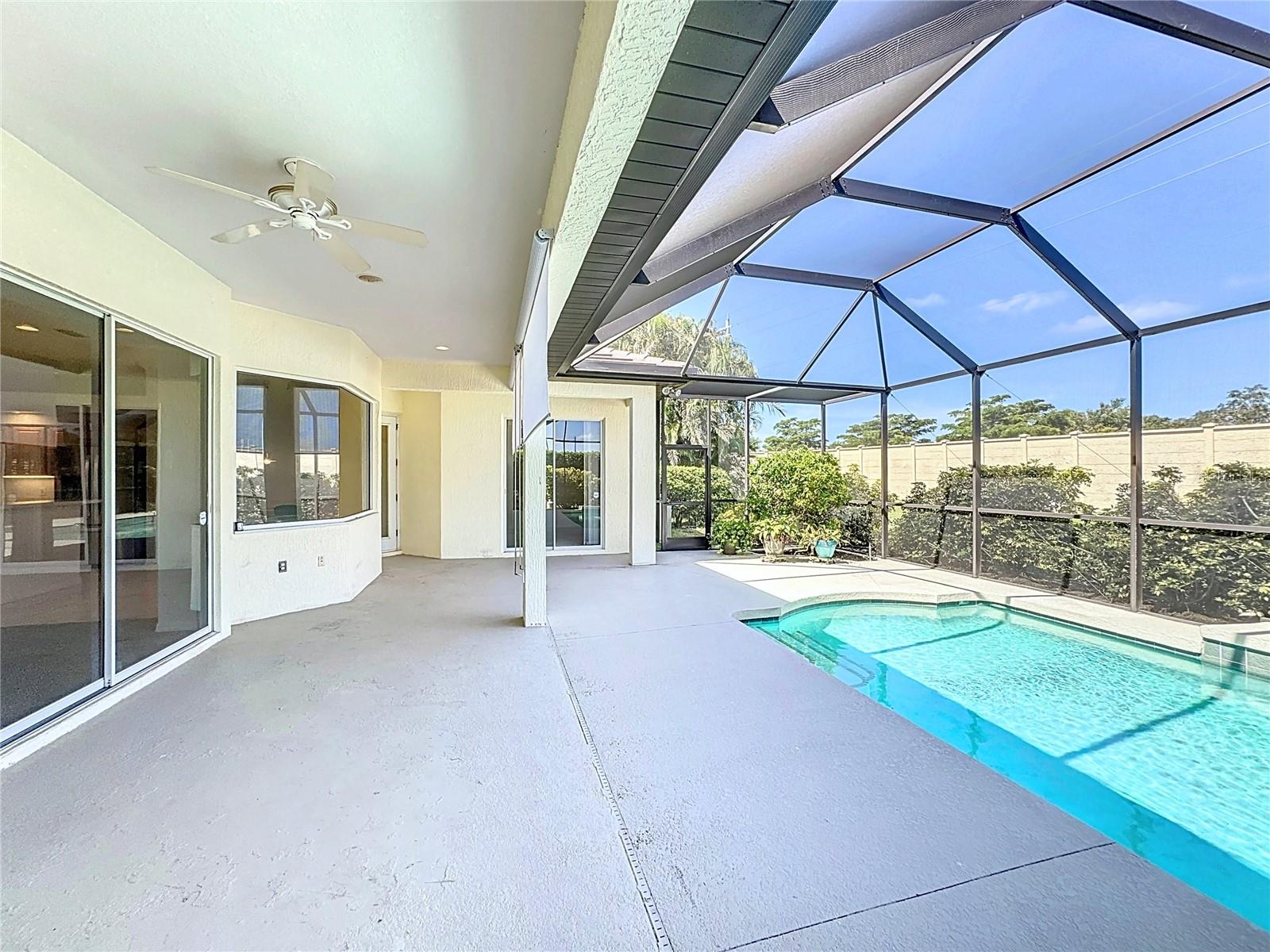 PELICAN POINTE GOLF & COUNTRY CLUB - Residential
