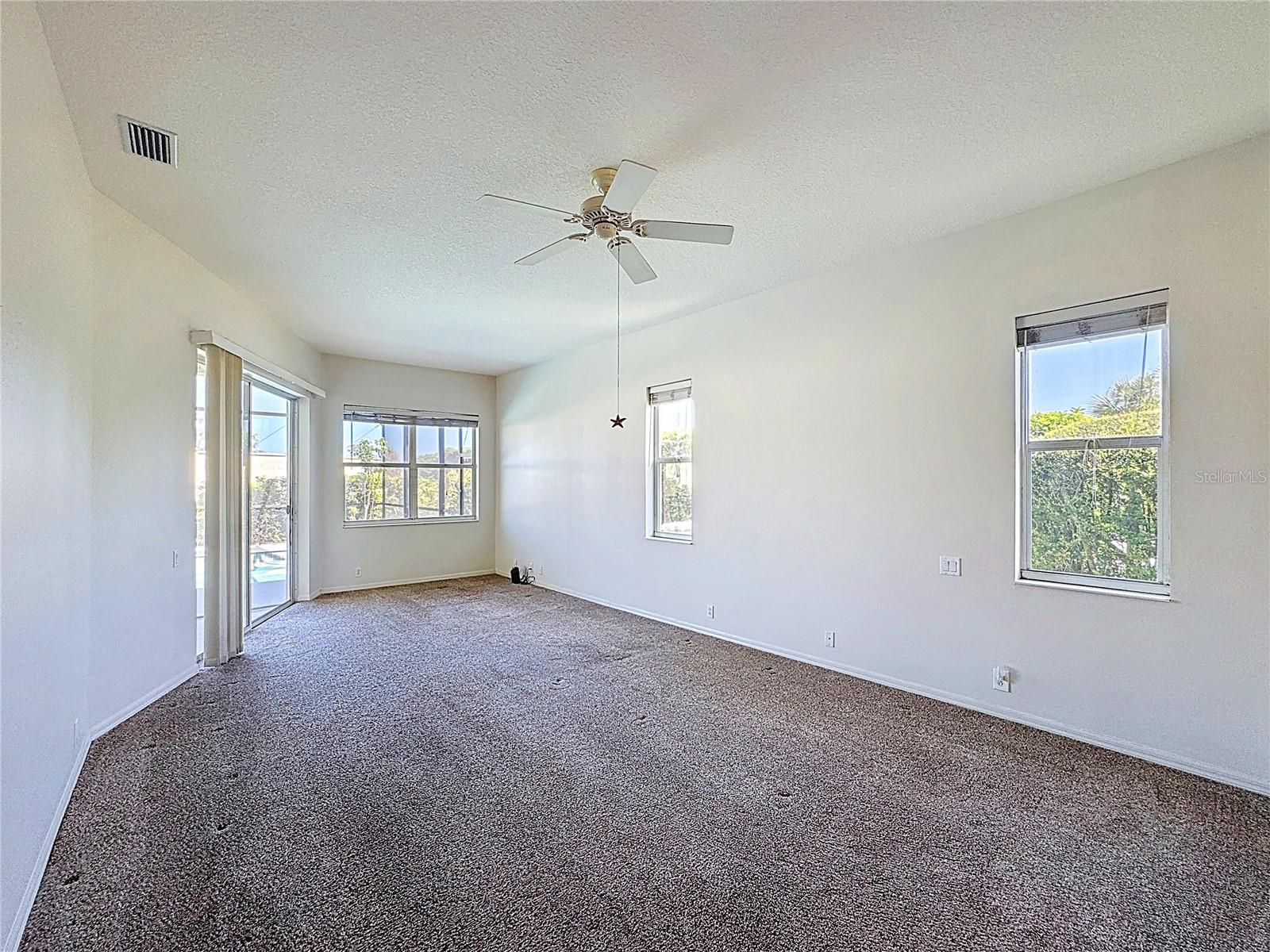 PELICAN POINTE GOLF & COUNTRY CLUB - Residential