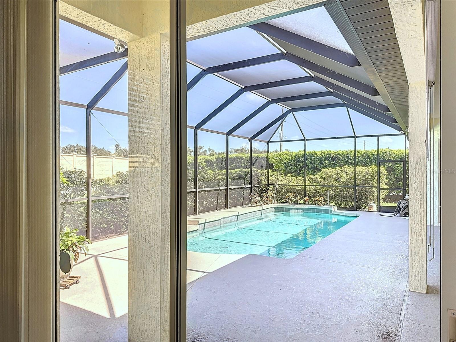 PELICAN POINTE GOLF & COUNTRY CLUB - Residential