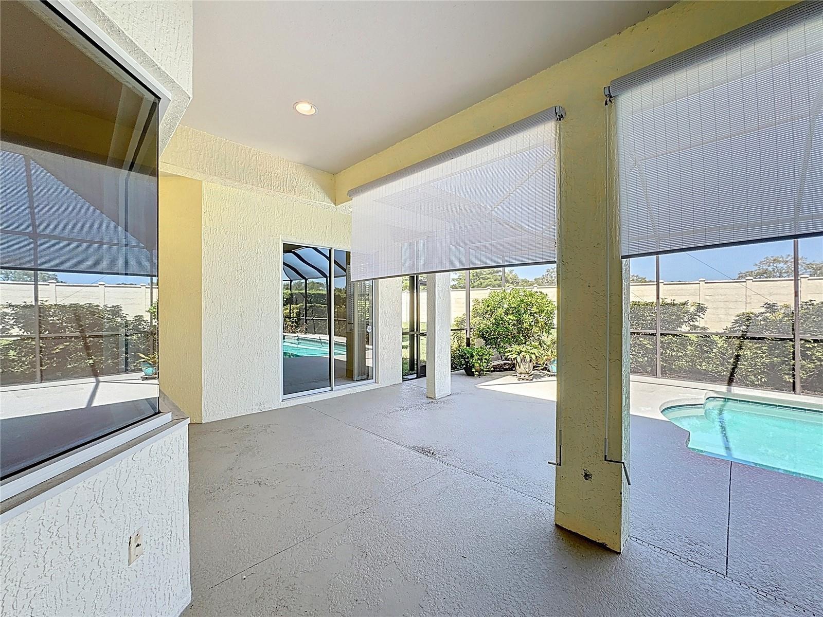 PELICAN POINTE GOLF & COUNTRY CLUB - Residential
