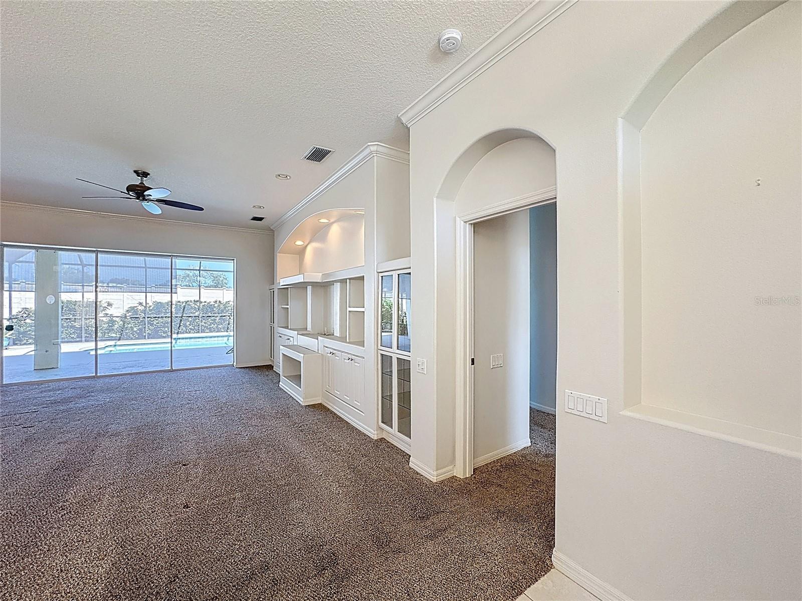 PELICAN POINTE GOLF & COUNTRY CLUB - Residential