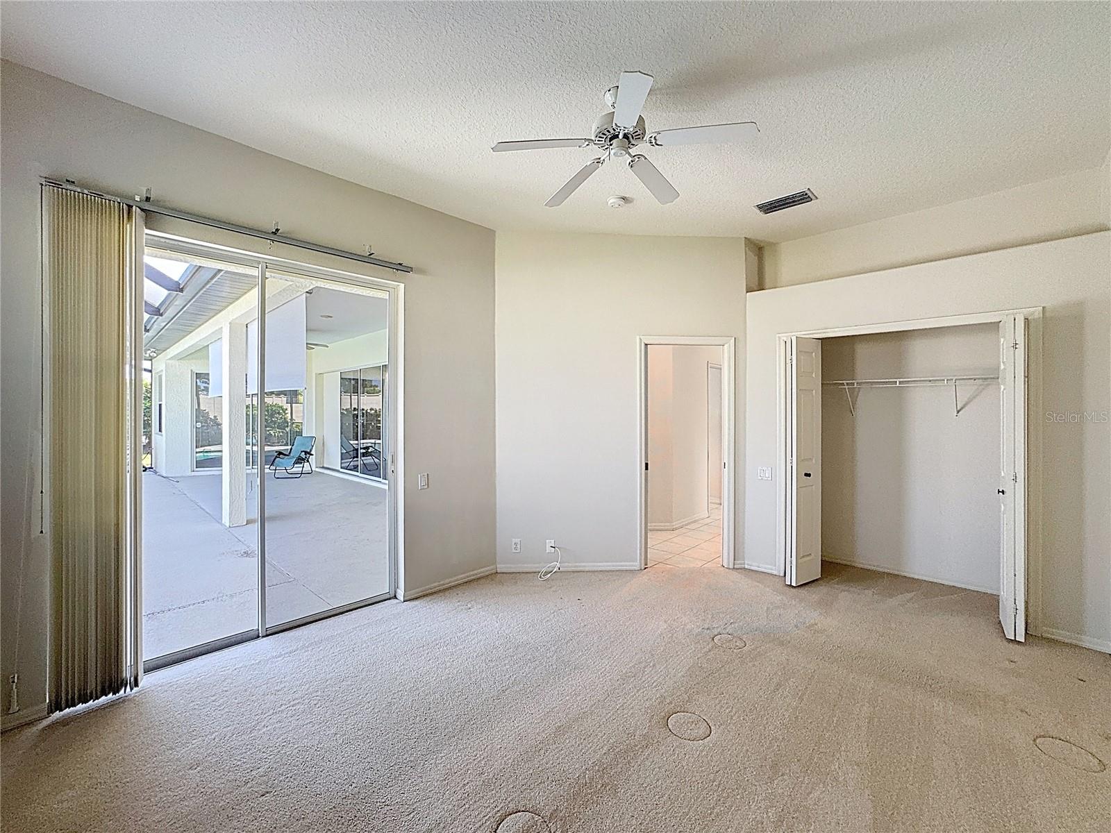 PELICAN POINTE GOLF & COUNTRY CLUB - Residential
