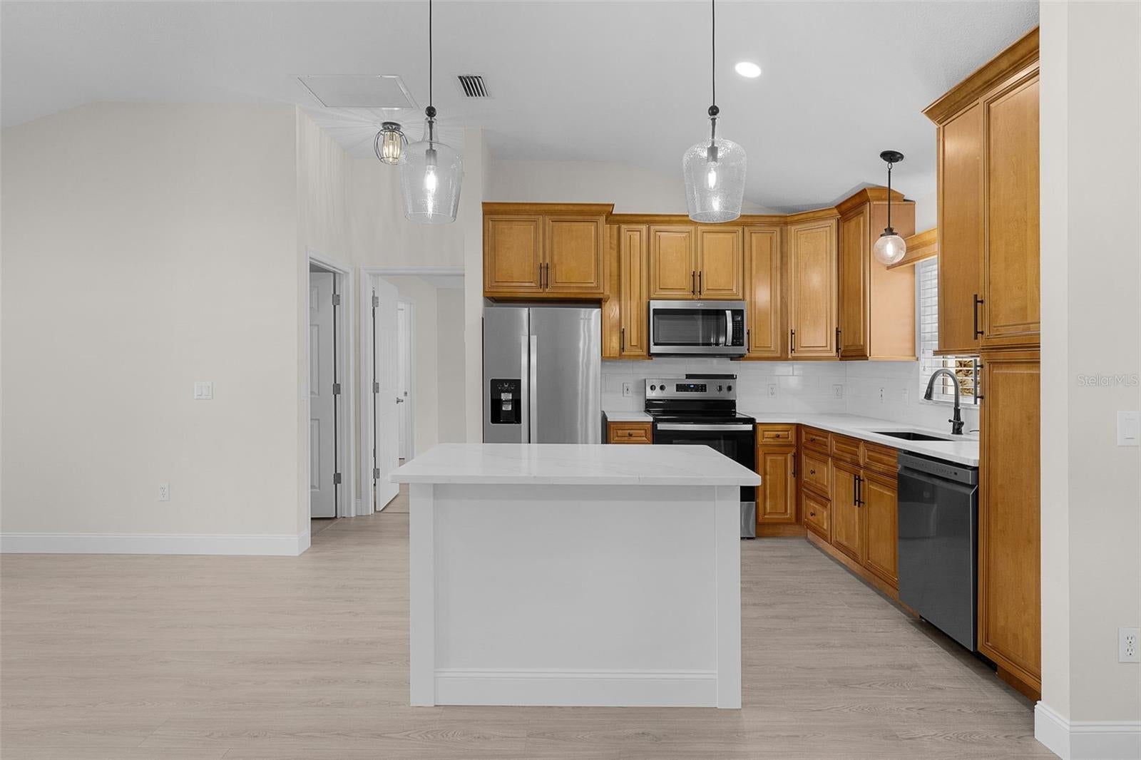 1213 EL ESPARZA LANE