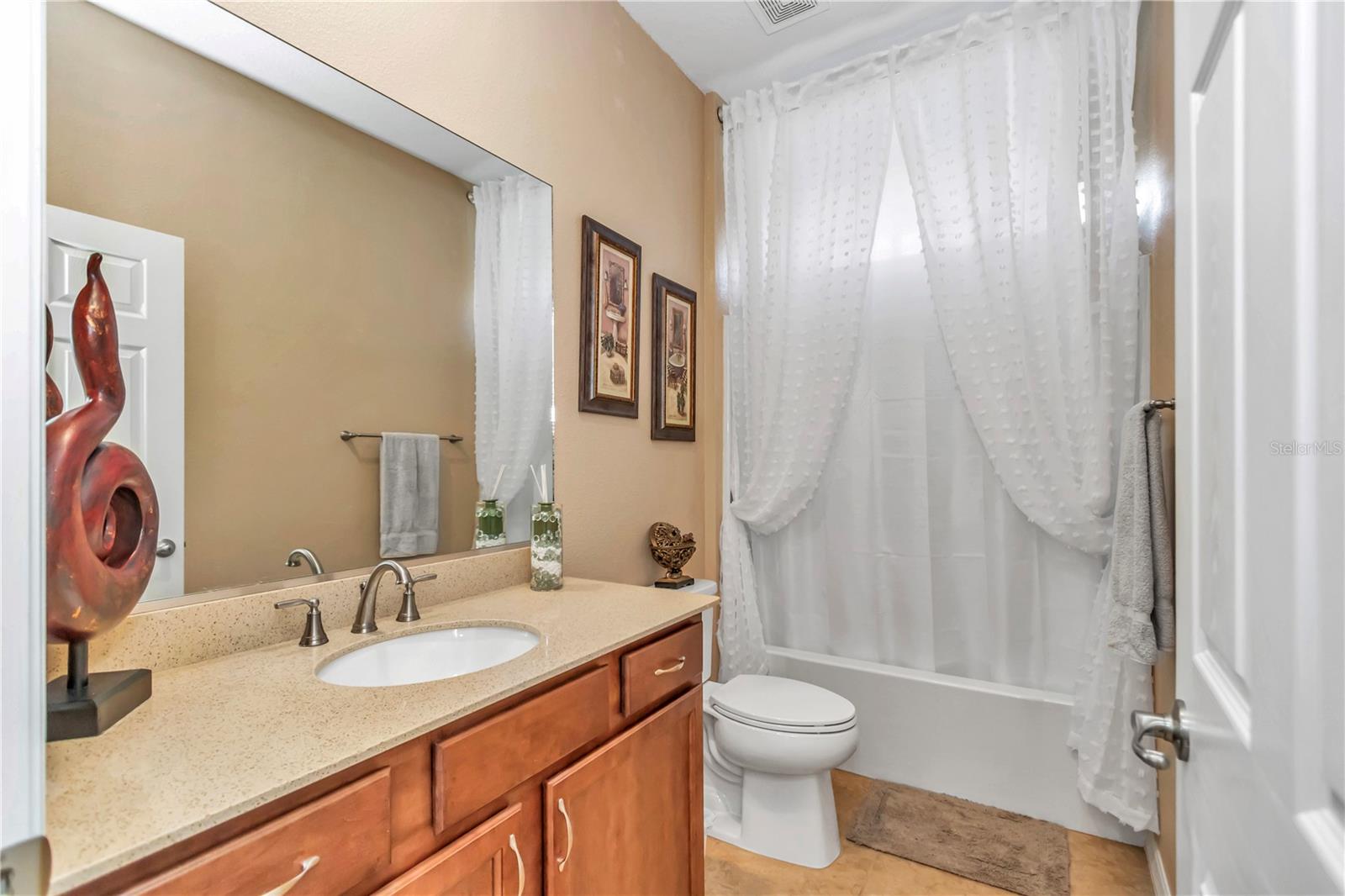 ON TOP OF THE WORLD - Residential