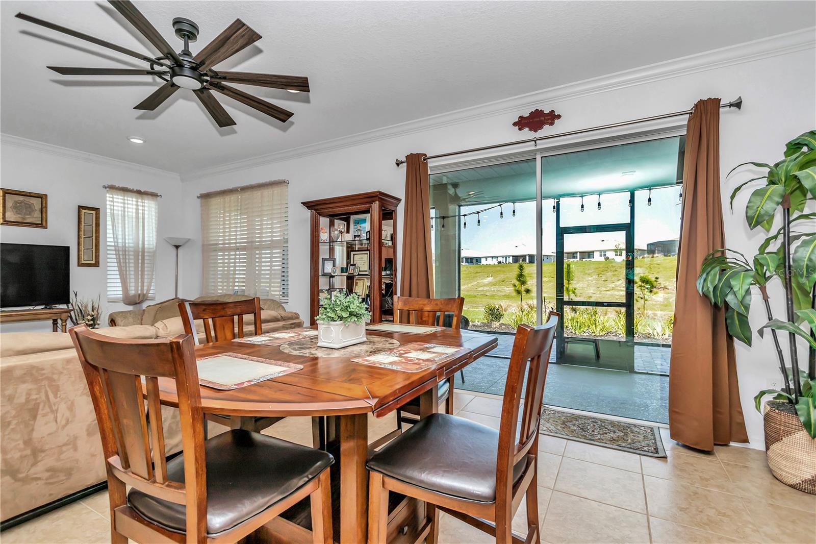 ON TOP OF THE WORLD - Residential