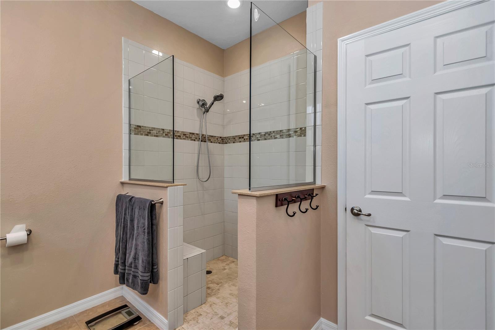 ON TOP OF THE WORLD - Residential