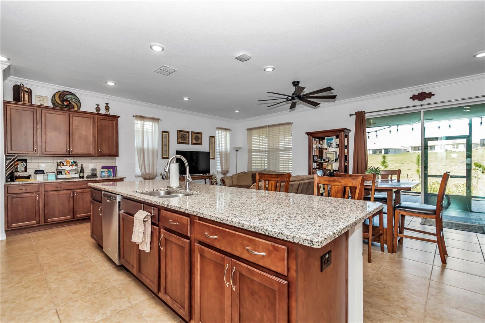 ON TOP OF THE WORLD - Residential