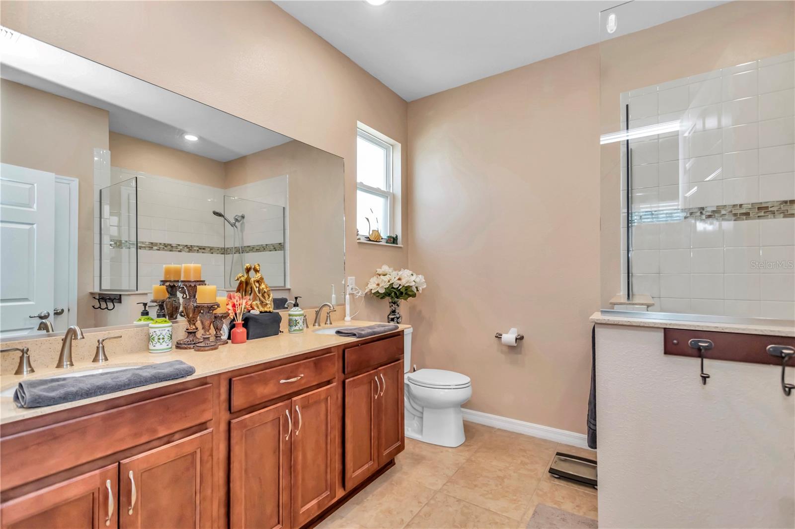 ON TOP OF THE WORLD - Residential