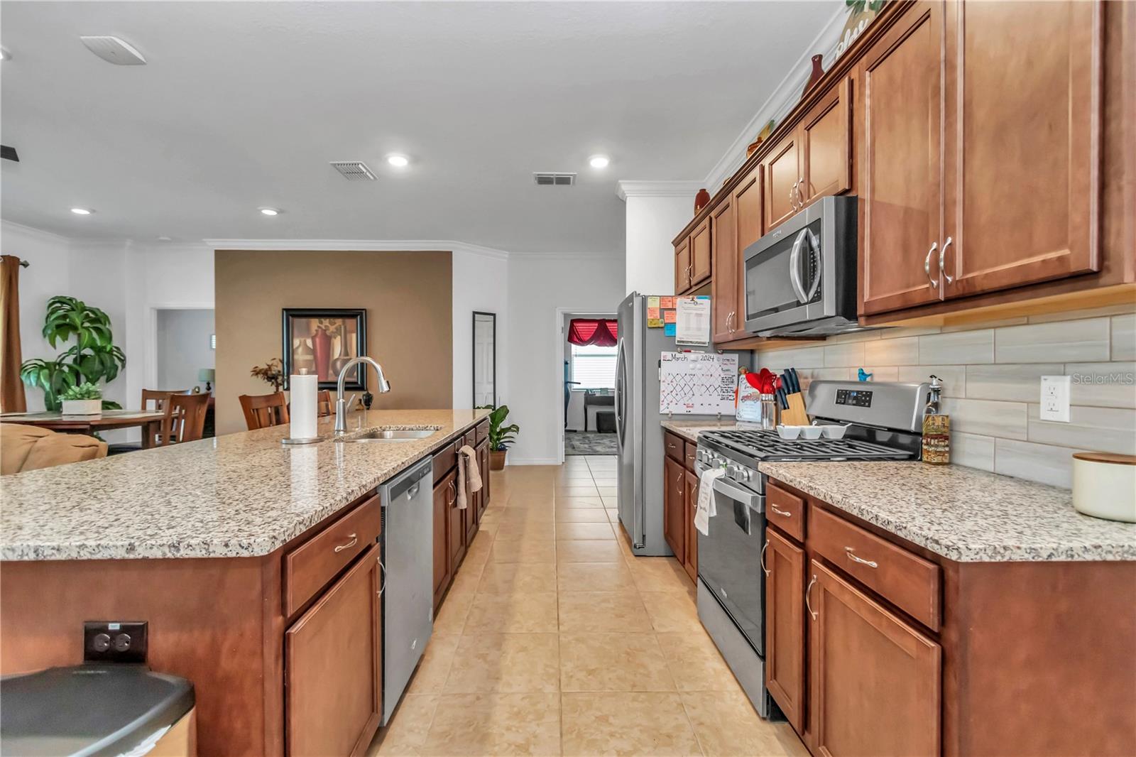 ON TOP OF THE WORLD - Residential