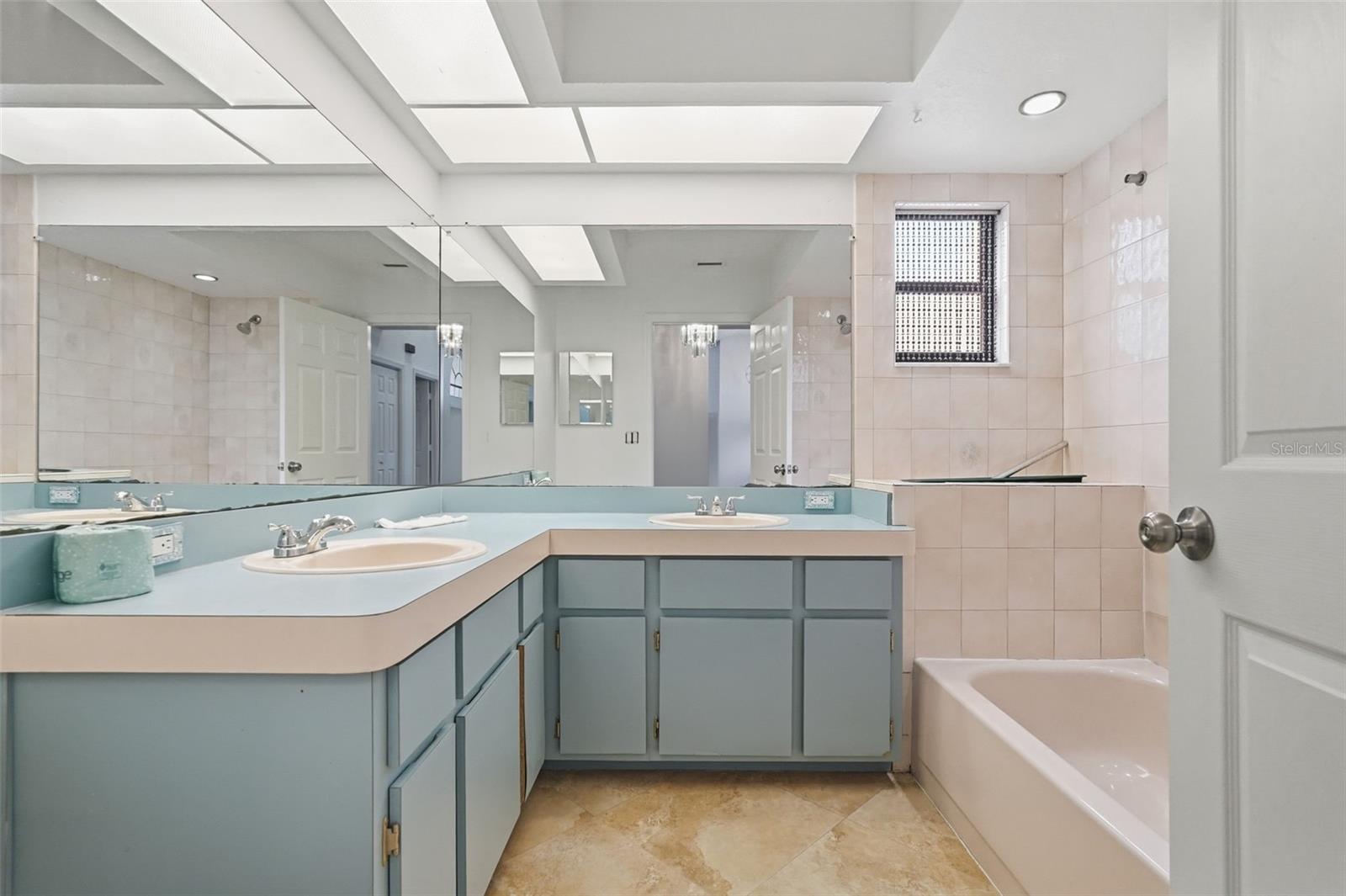 RAINBOW WOODS - Residential