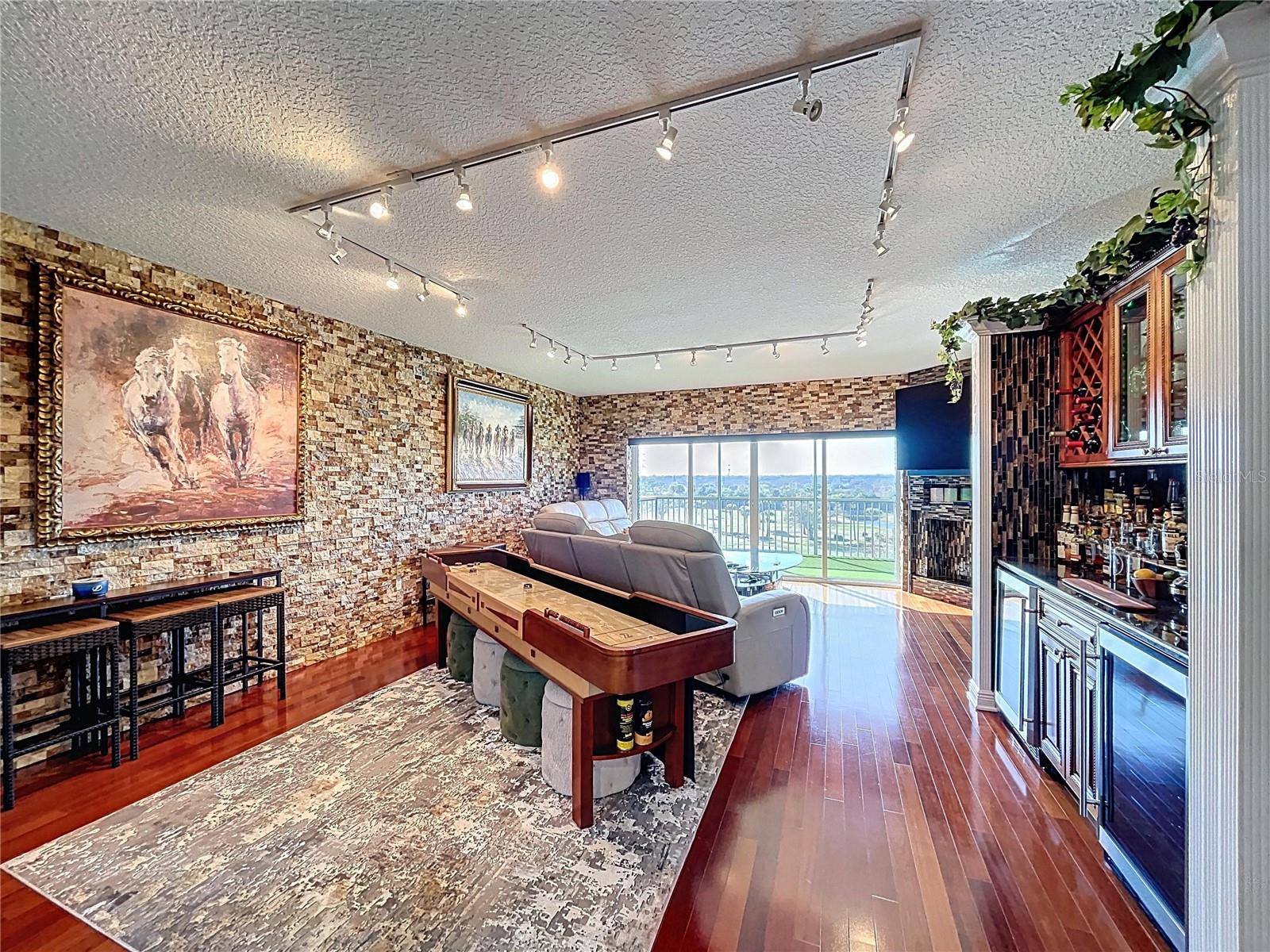 COUNTRY CLUB CONDO I AT EAST BAY - Residential