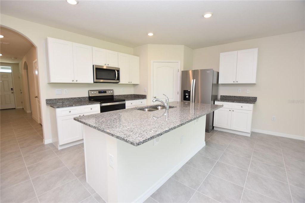 Photo of 5552 Siltstone Street, Lakeland, FL 33811 (MLS # L4960090)