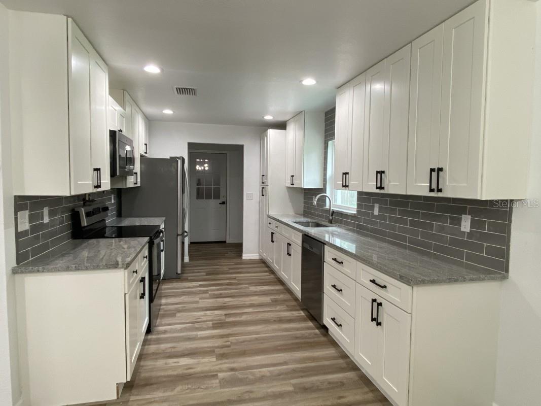 4333 NE 22ND COURT