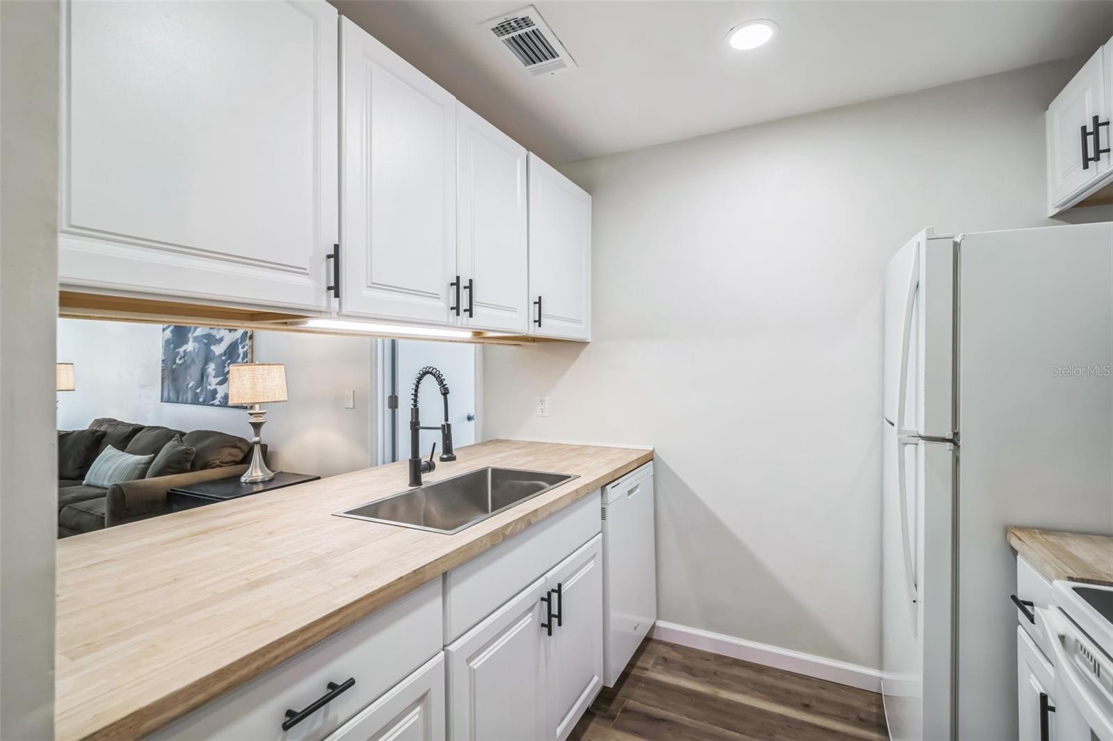 UNIV TERRACE W - Residential Lease