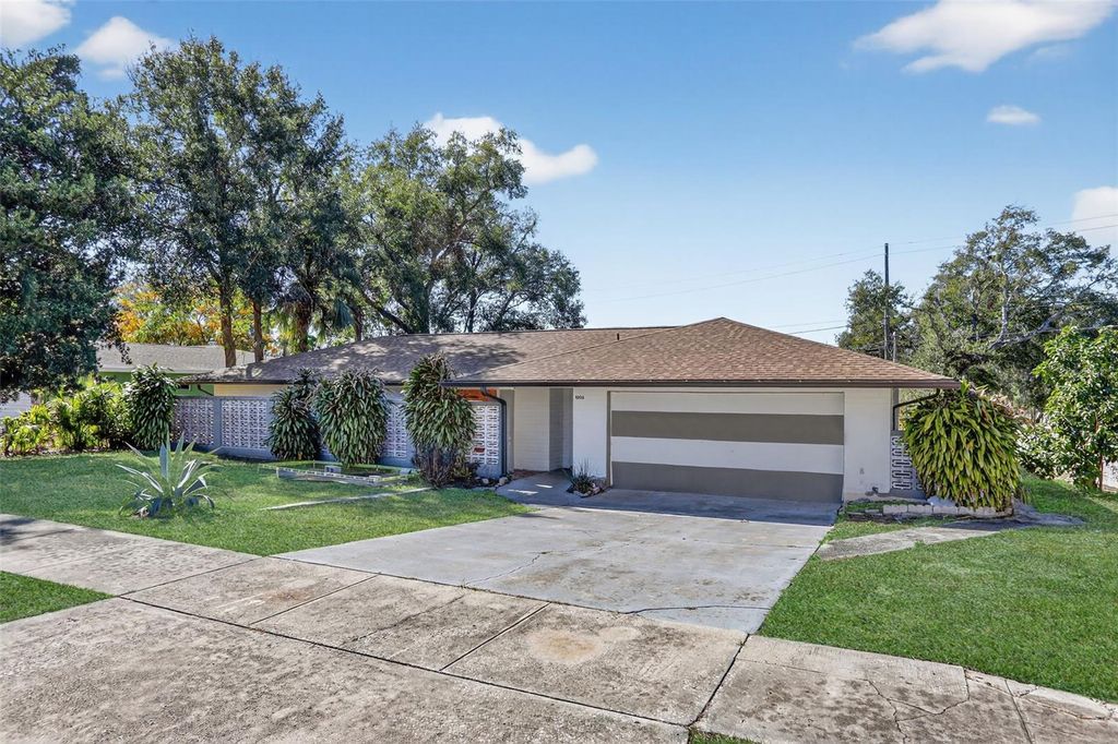 Photo of 1006 Buena Vista Court, Orlando, FL 32818 (MLS # O6377462)