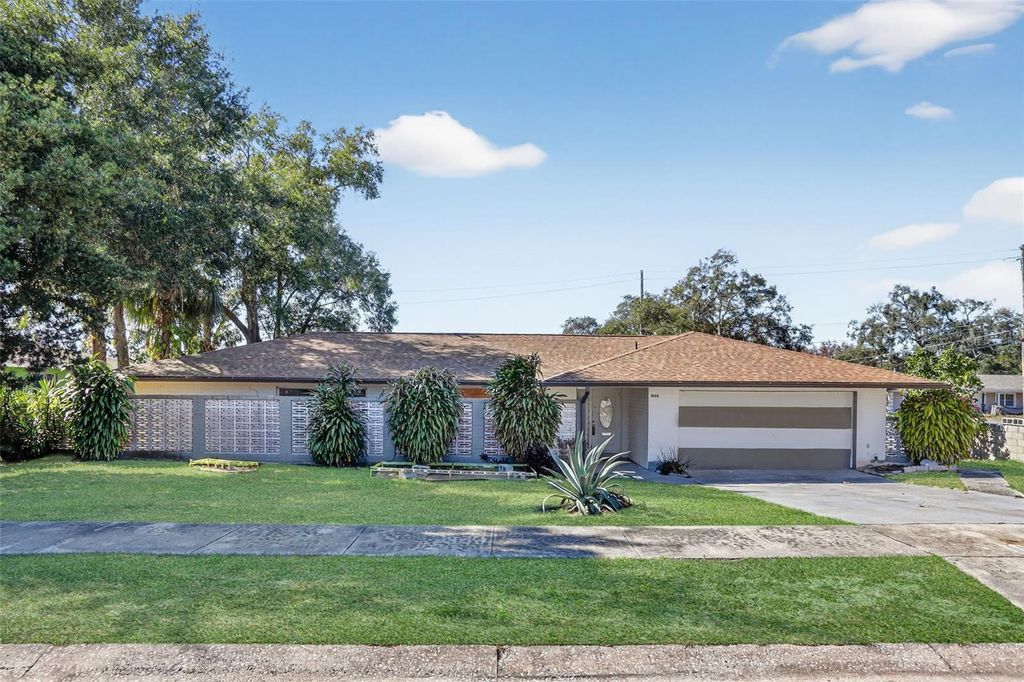 Photo of 1006 Buena Vista Court, Orlando, FL 32818 (MLS # O6377462)