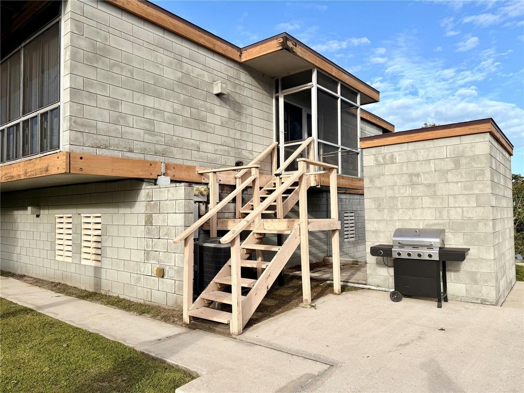 Photo of 160 Lakeview Drive, Haines City, FL 33844 (MLS # L4957238)