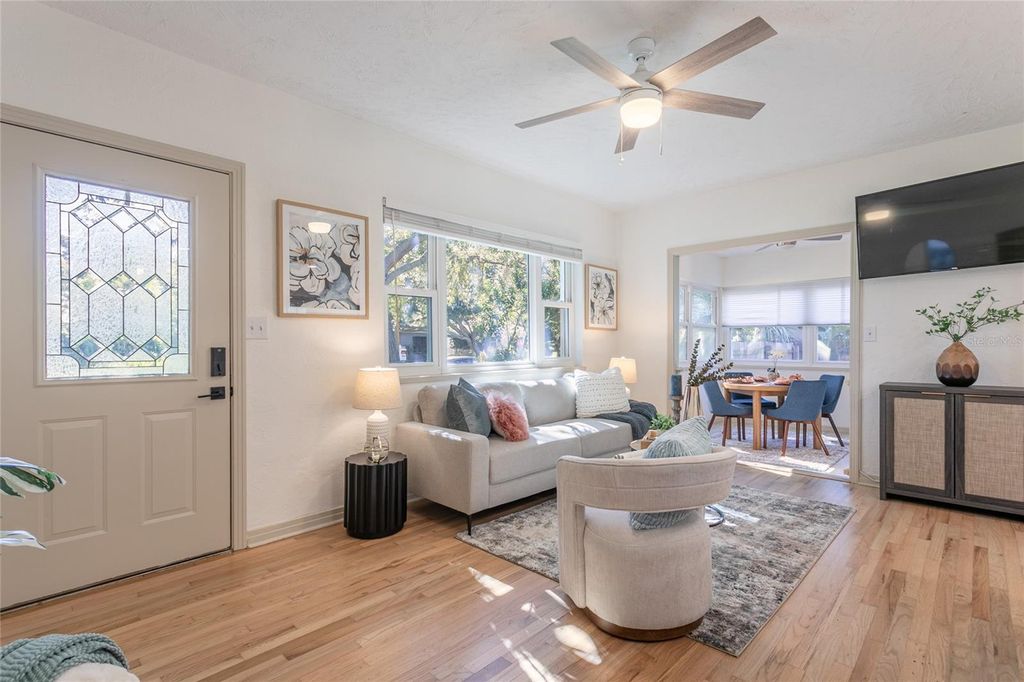 Photo of 325 33rd Avenue NE, St Petersburg, FL 33704 (MLS # TB8448092)