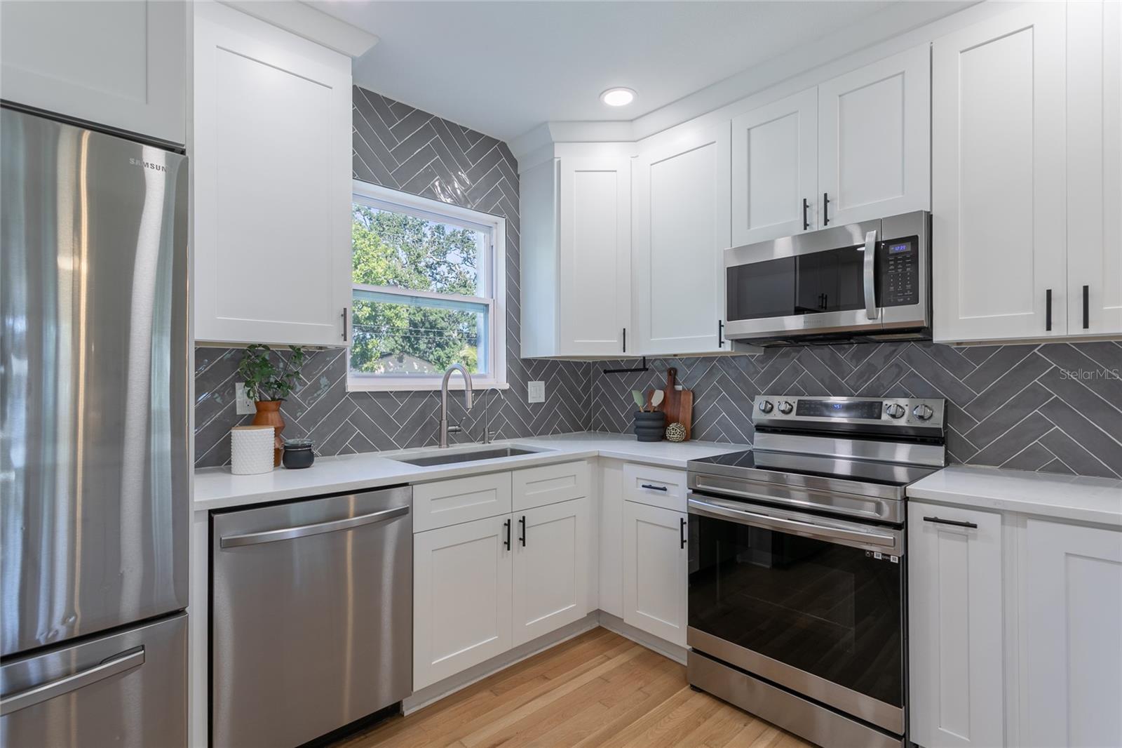 COFFEE POT ADD SNELL & HAMLETTS - Residential