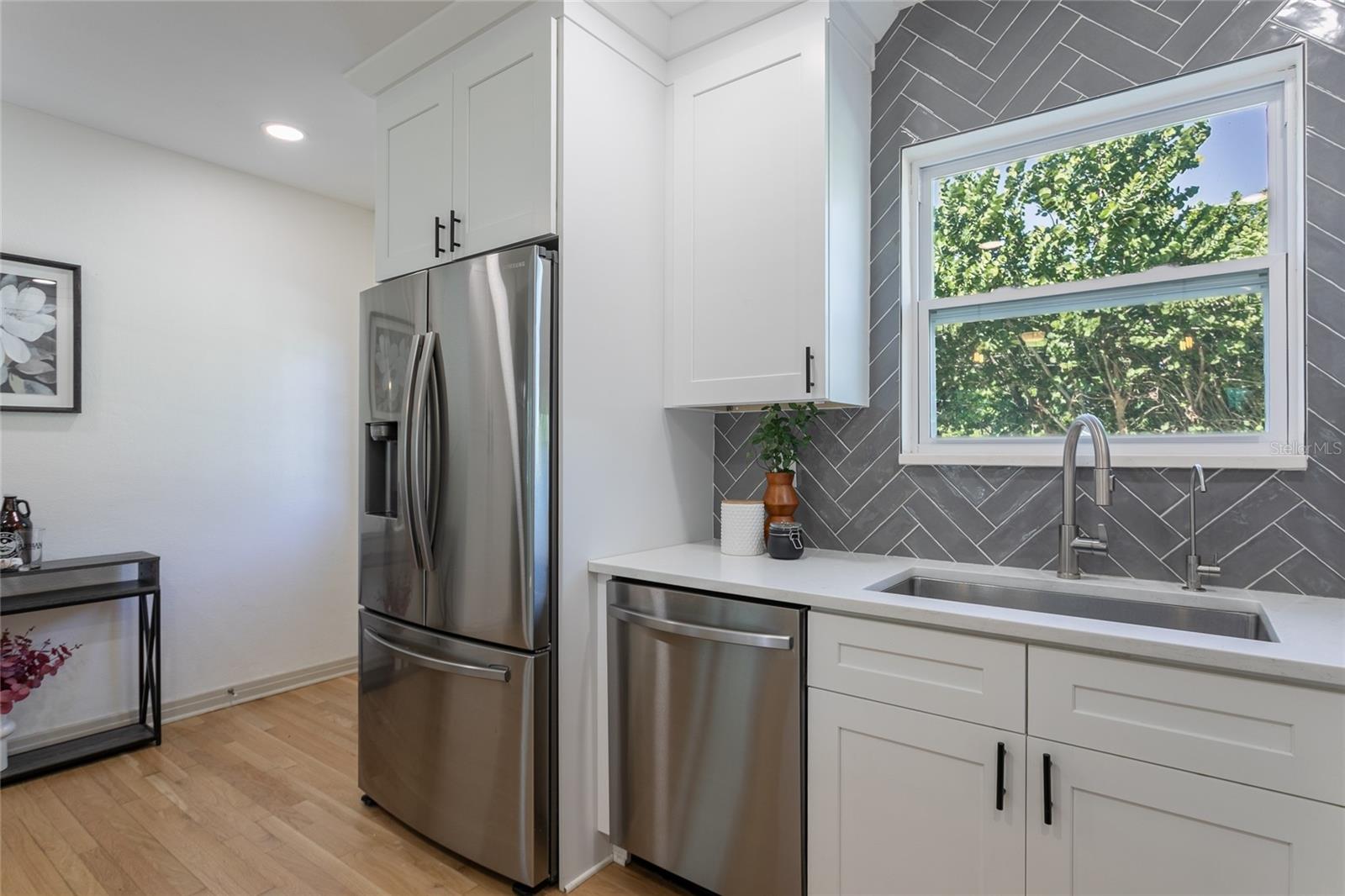 COFFEE POT ADD SNELL & HAMLETTS - Residential