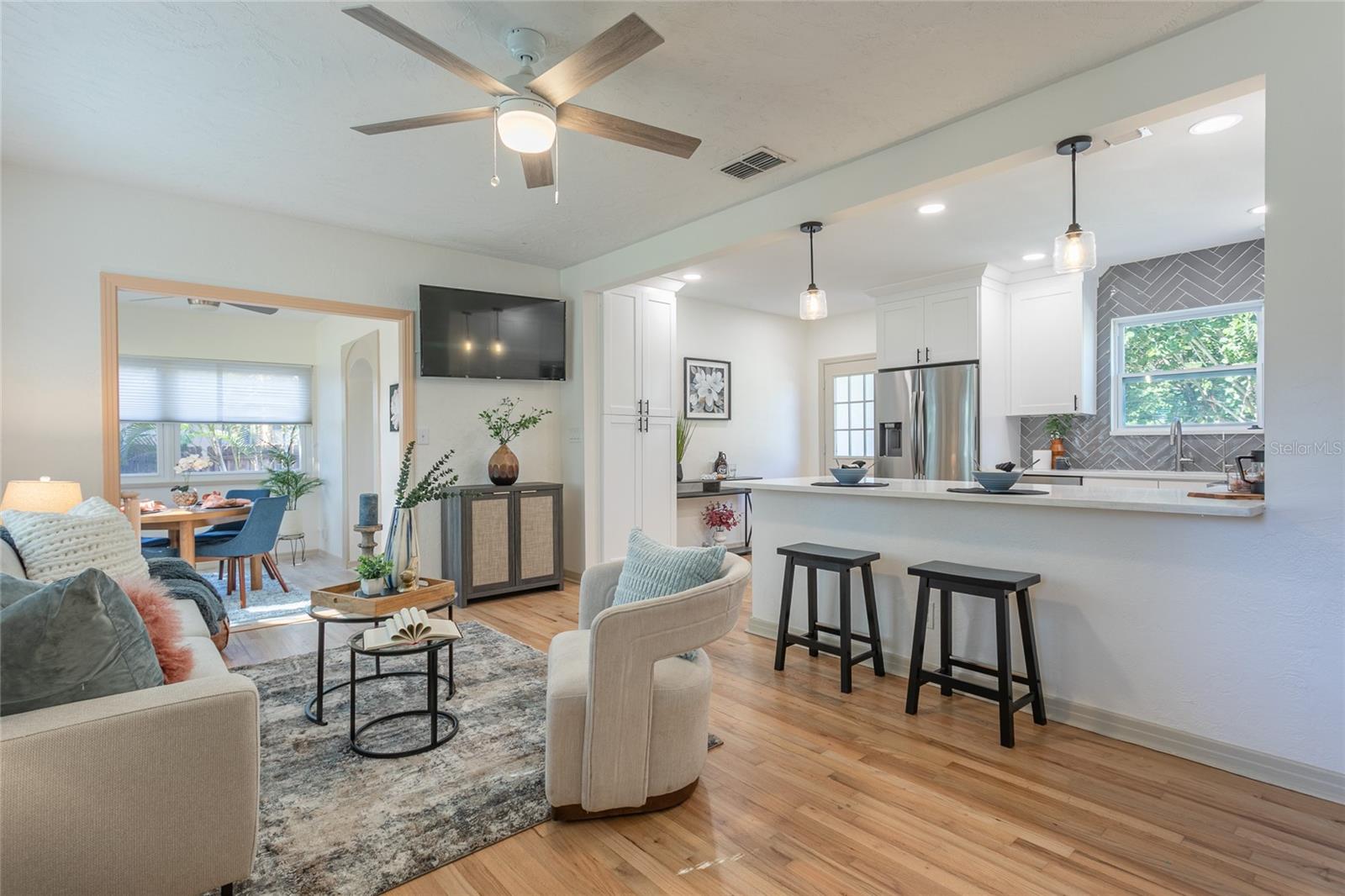 COFFEE POT ADD SNELL & HAMLETTS - Residential