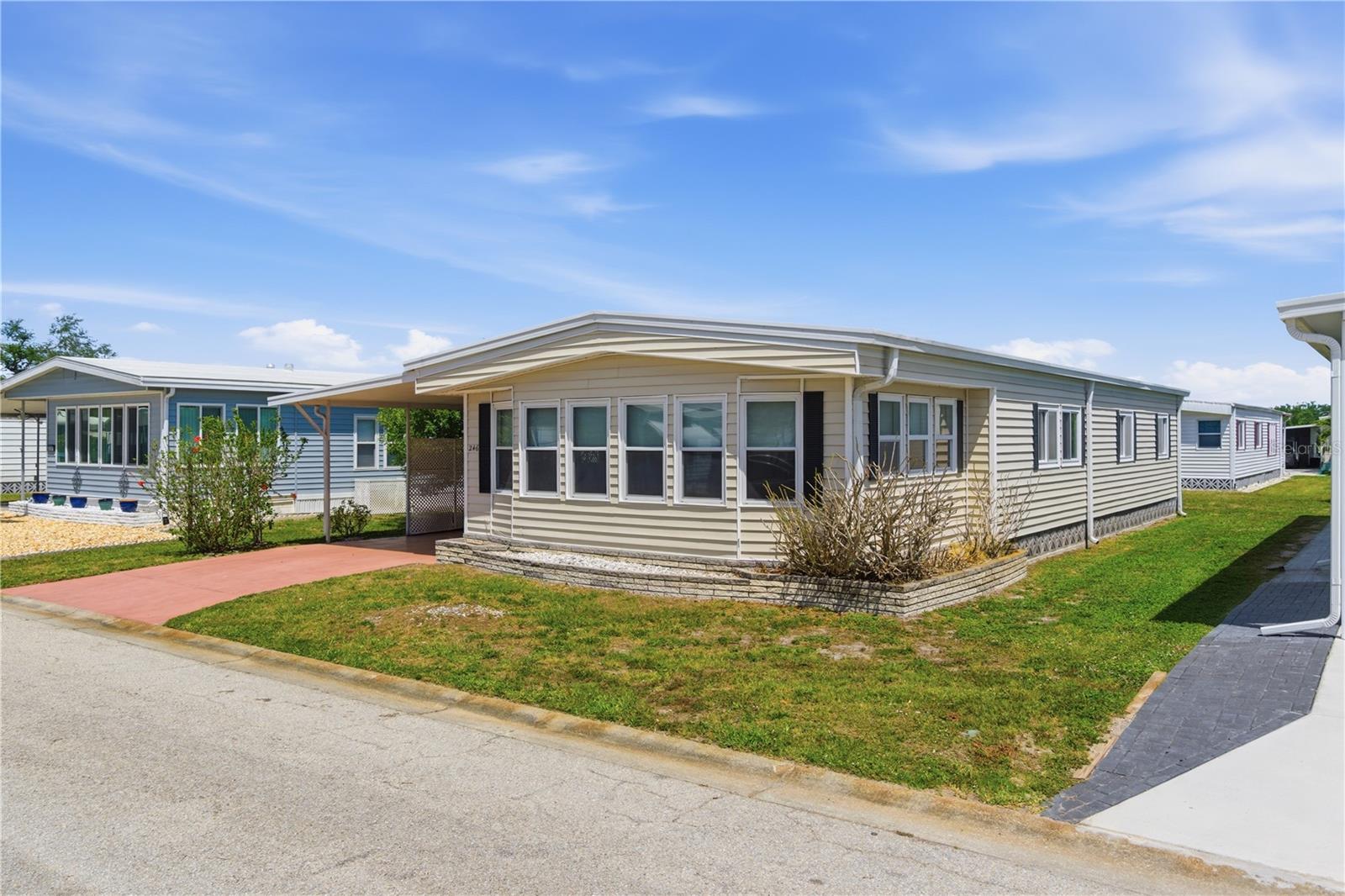 PALM LAKE ESTATES - Residential