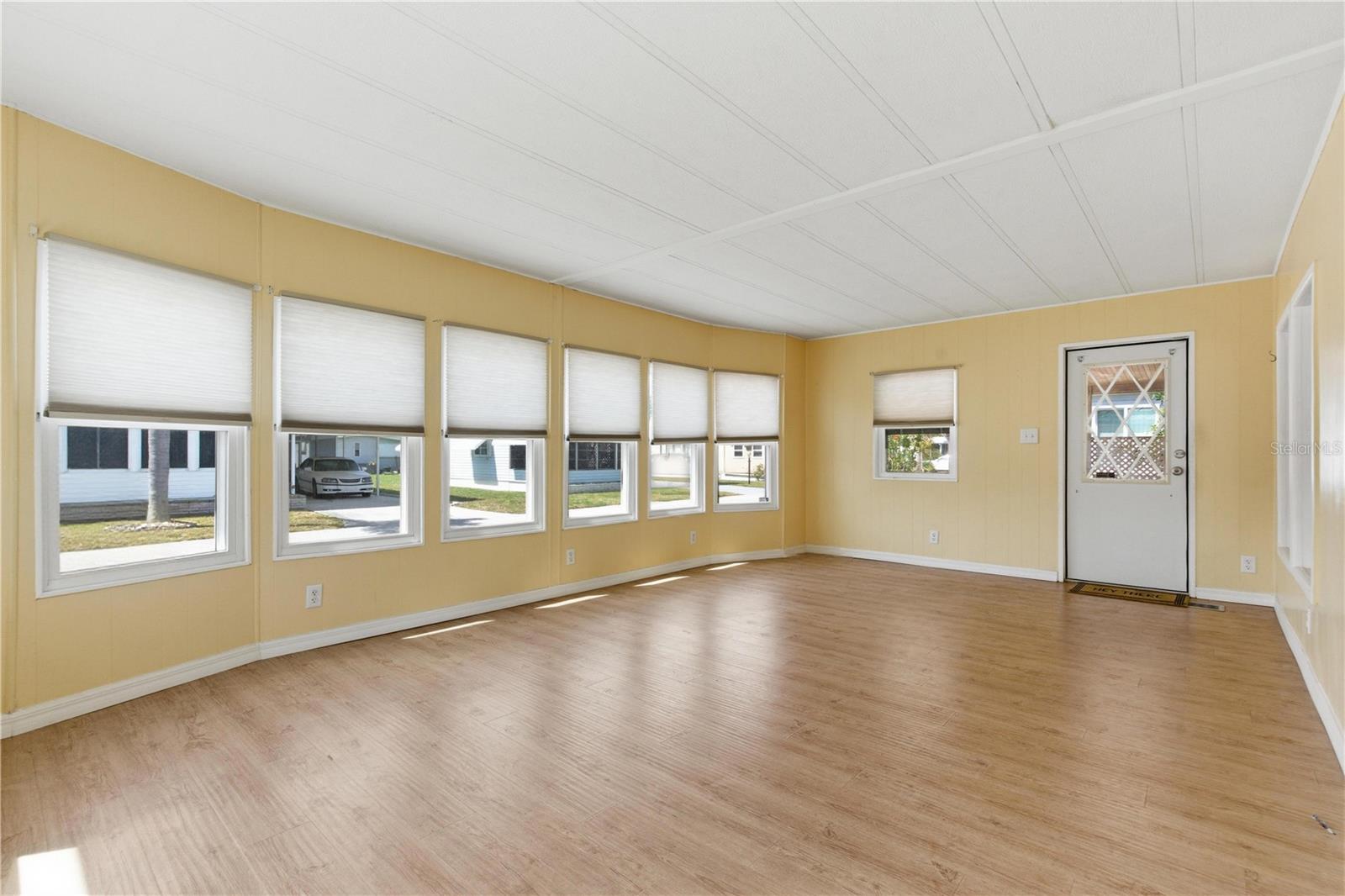 PALM LAKE ESTATES - Residential